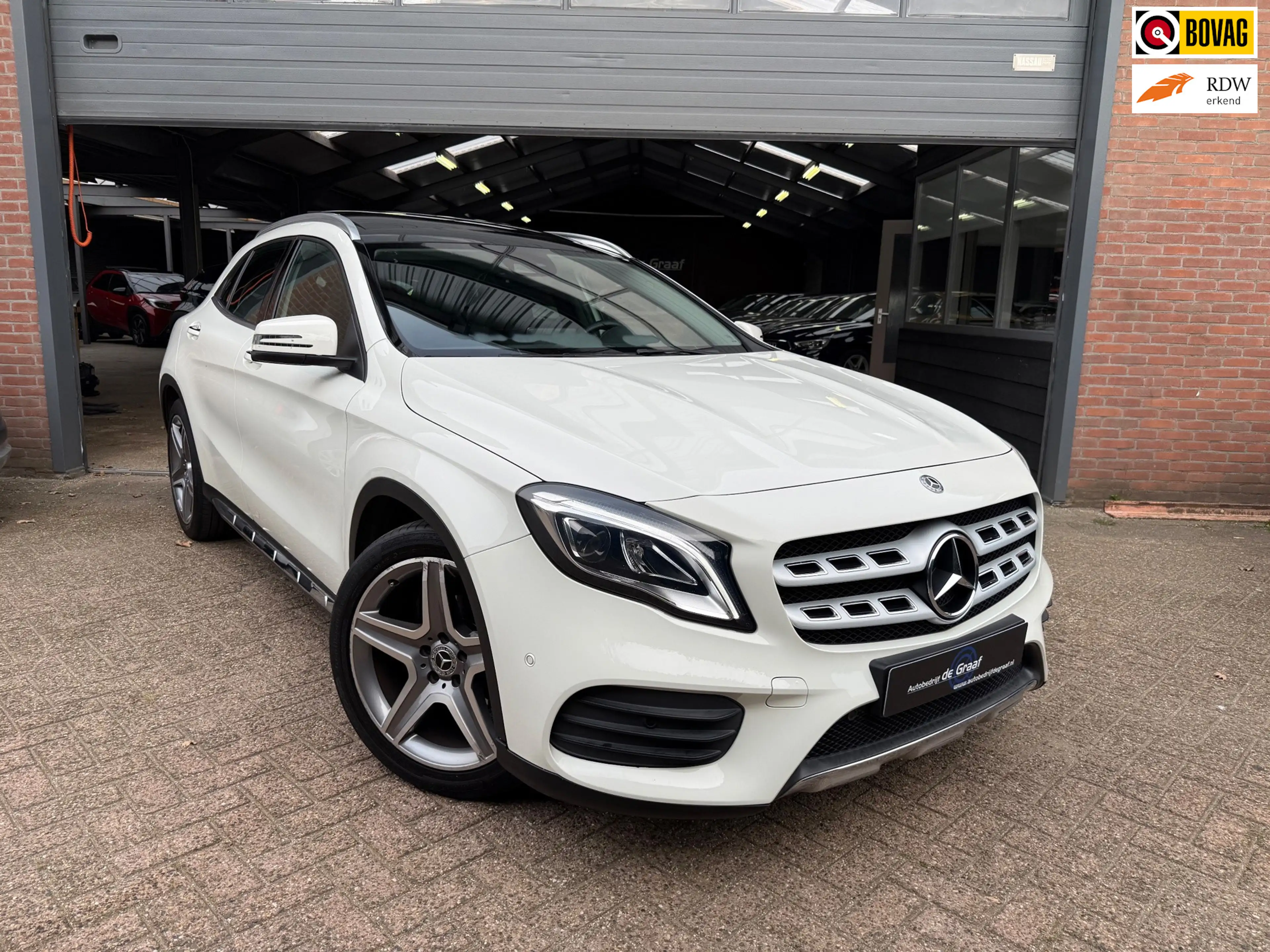 Mercedes-Benz GLA 180 AMG|PANO/H&K/ELEC-STOEL/NAVI/CRUISE/CAMERA/VOL!