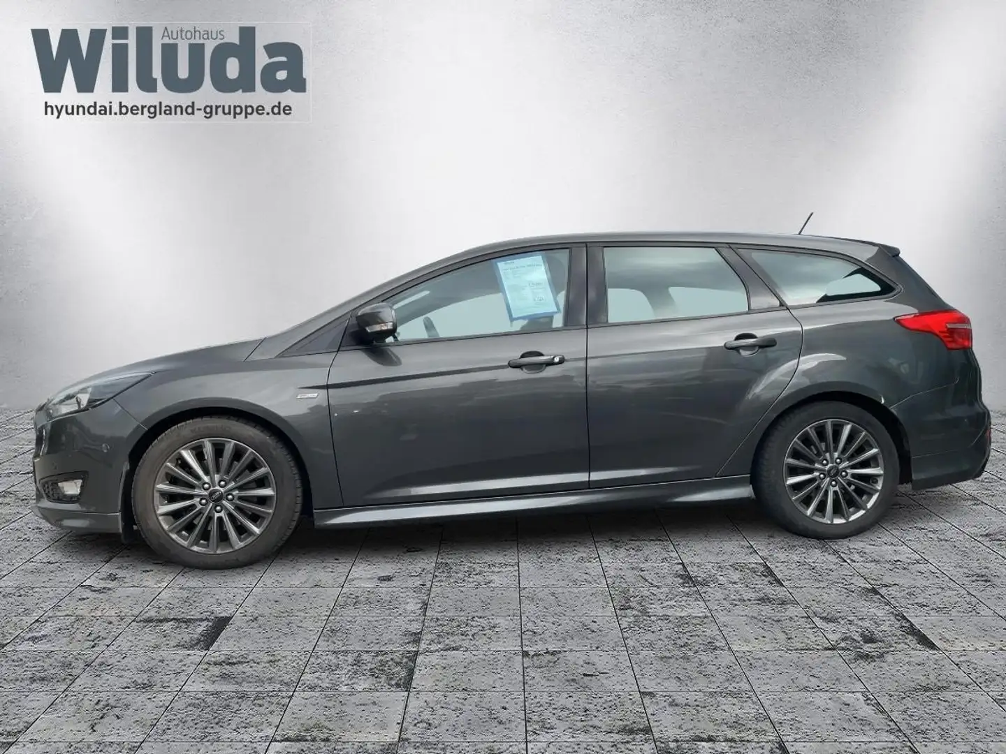 Ford Focus ST-LINE 150PS Turnier Gris - 2