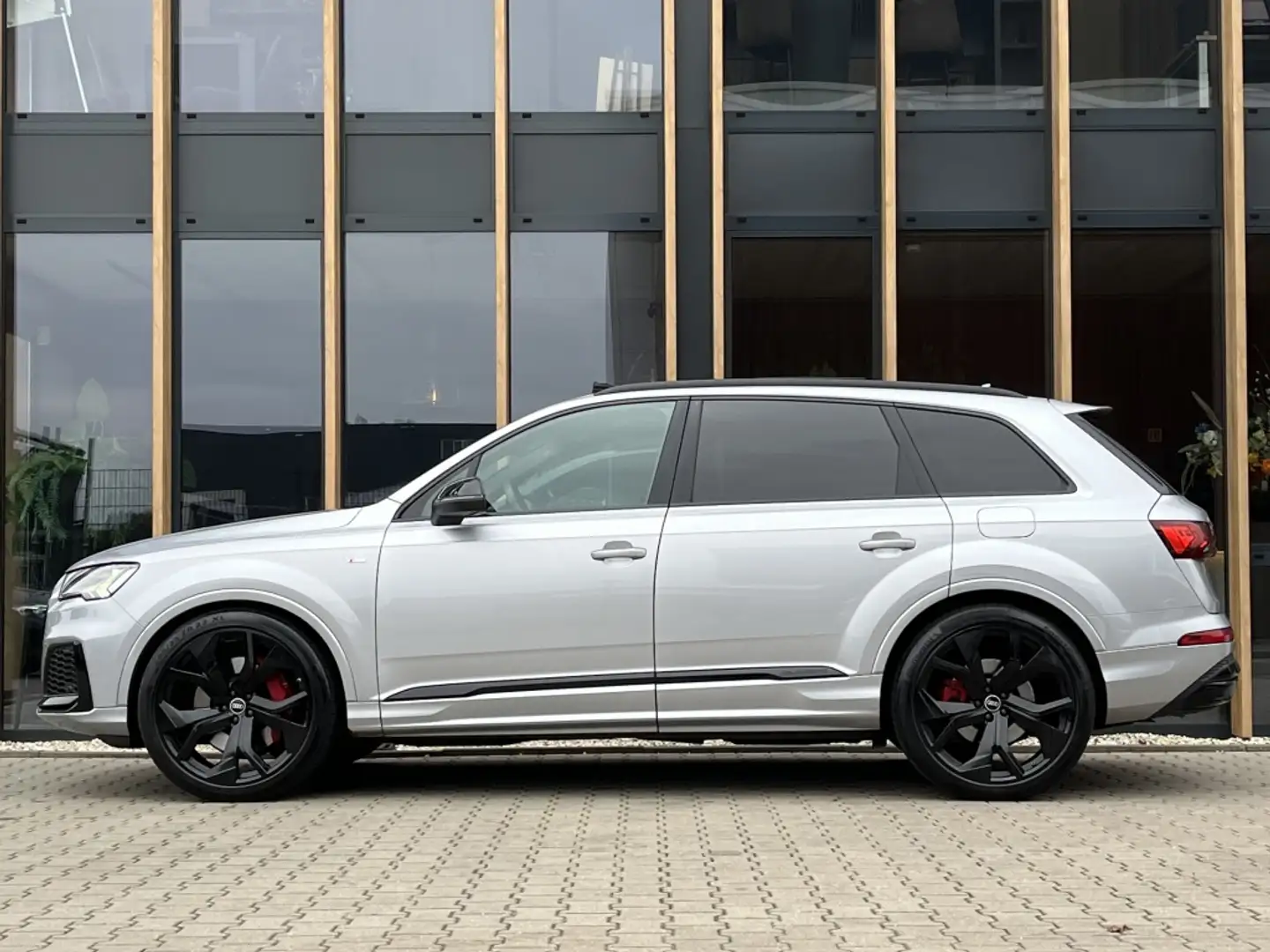Audi Q7 55 TFSI e Quattro | S-line | 23 inch | Pano | B&O Grijs - 2