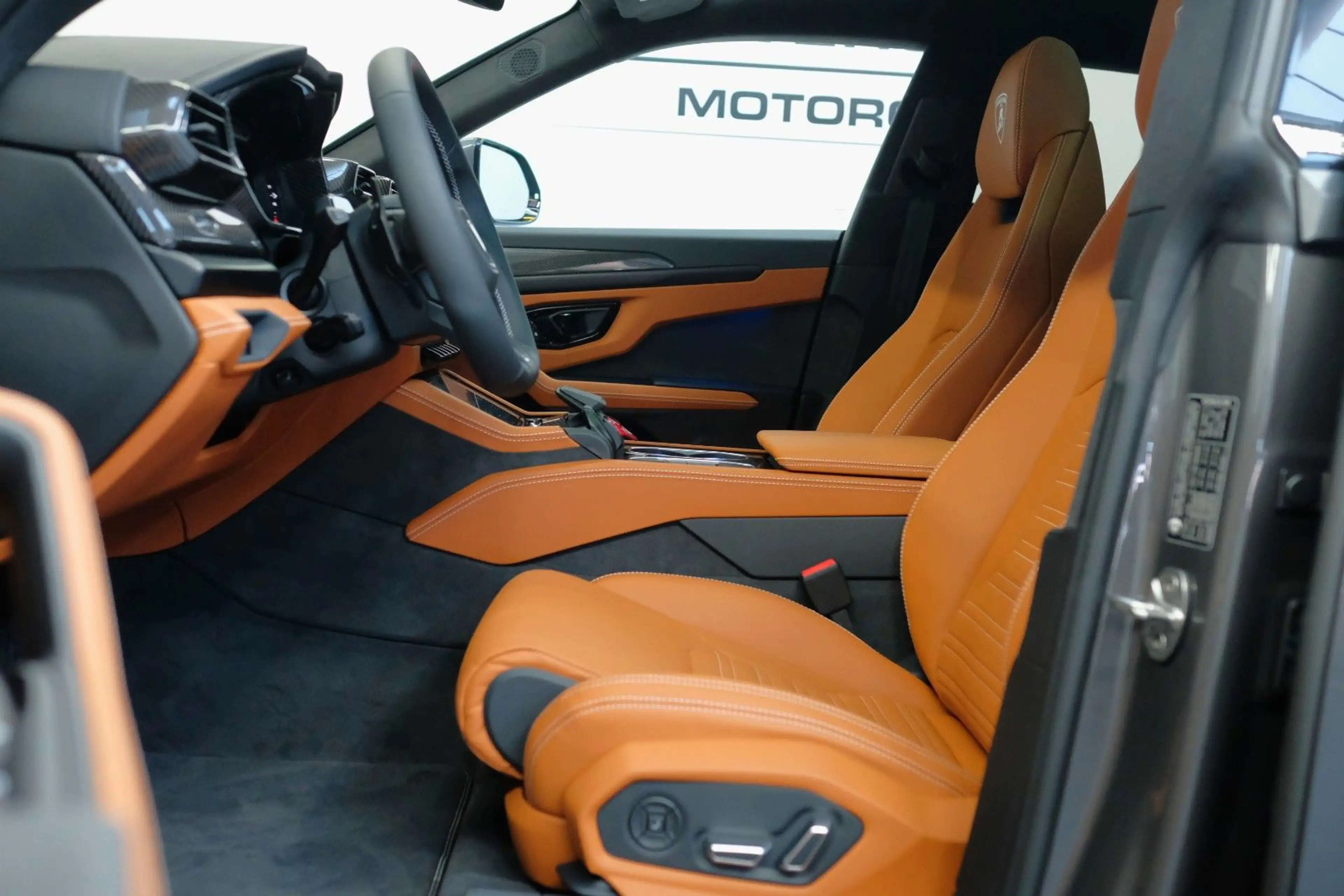 Lamborghini Urus SE/CARBON/PANO/B&O/NIGHT/STYLE/MASSAGE/AHK — photo 11