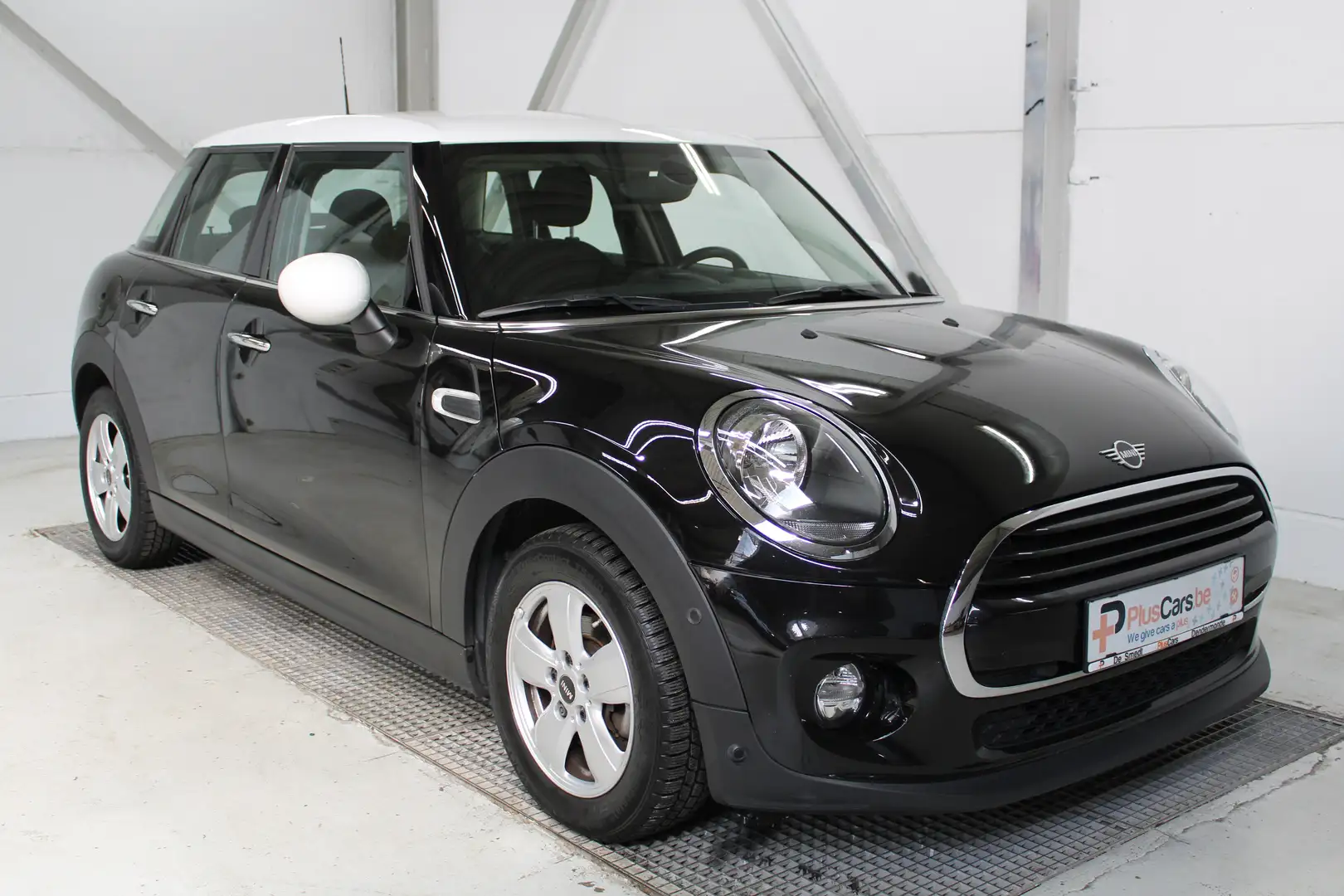 MINI Cooper D 1.5 (EU6c) ~ Navi ~ PDC ~ TopDeal ~ BTW wagen Noir - 1