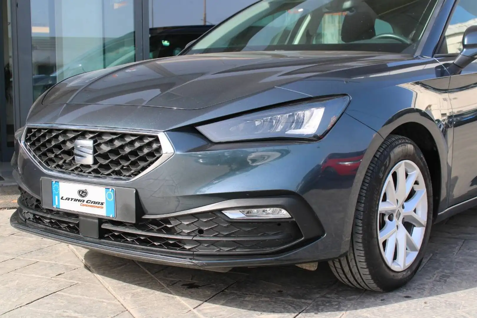 SEAT Leon 1.0 etsi Style 110cv AUTOMATICA Grigio - 2