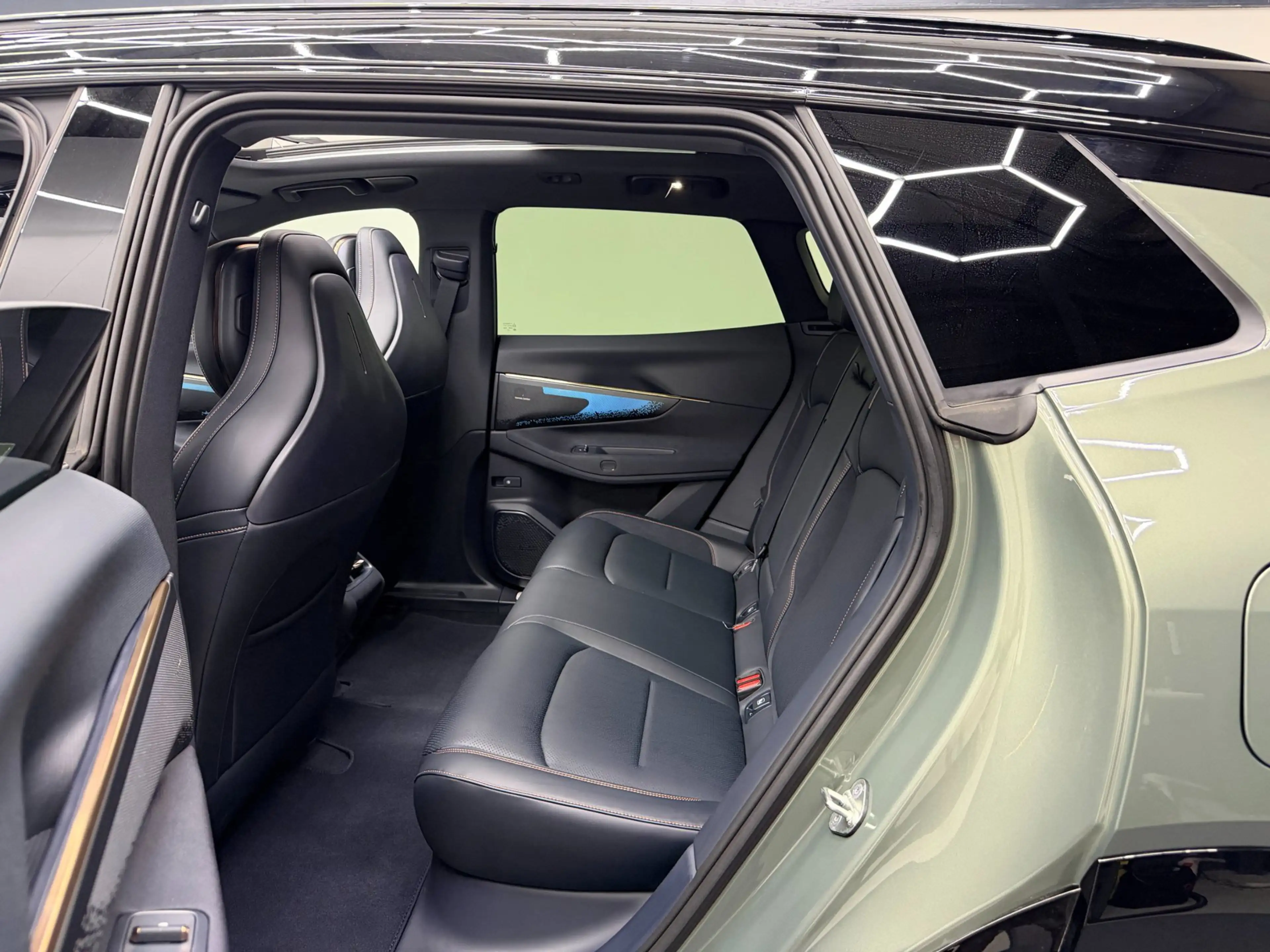 Lynk & Co 08 1.5 More - 200km Elektrisch - Pano - Harman Kardon — photo 11