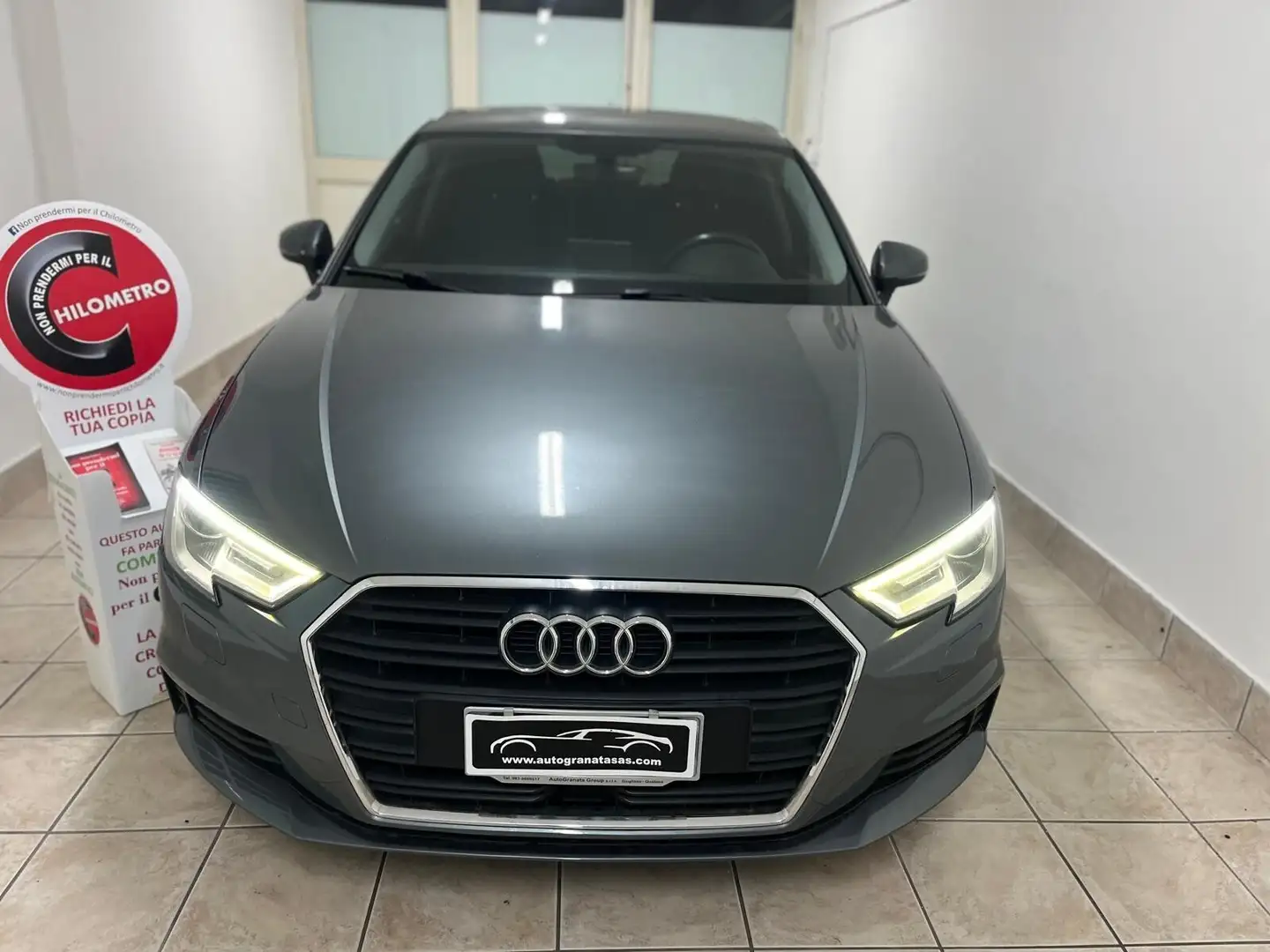 Audi A3 SPB 1.6 TDI S tronic Design Gris - 2