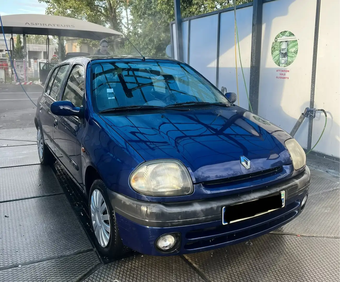 Renault Clio 2 1.2i RXE - 1