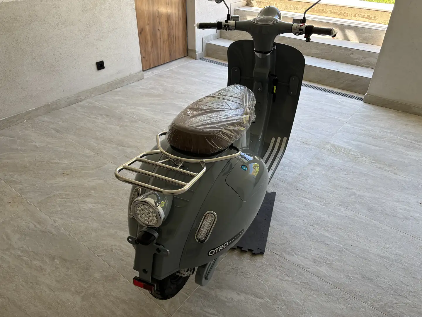Ultra Motor Scooter Otro Motors - 1