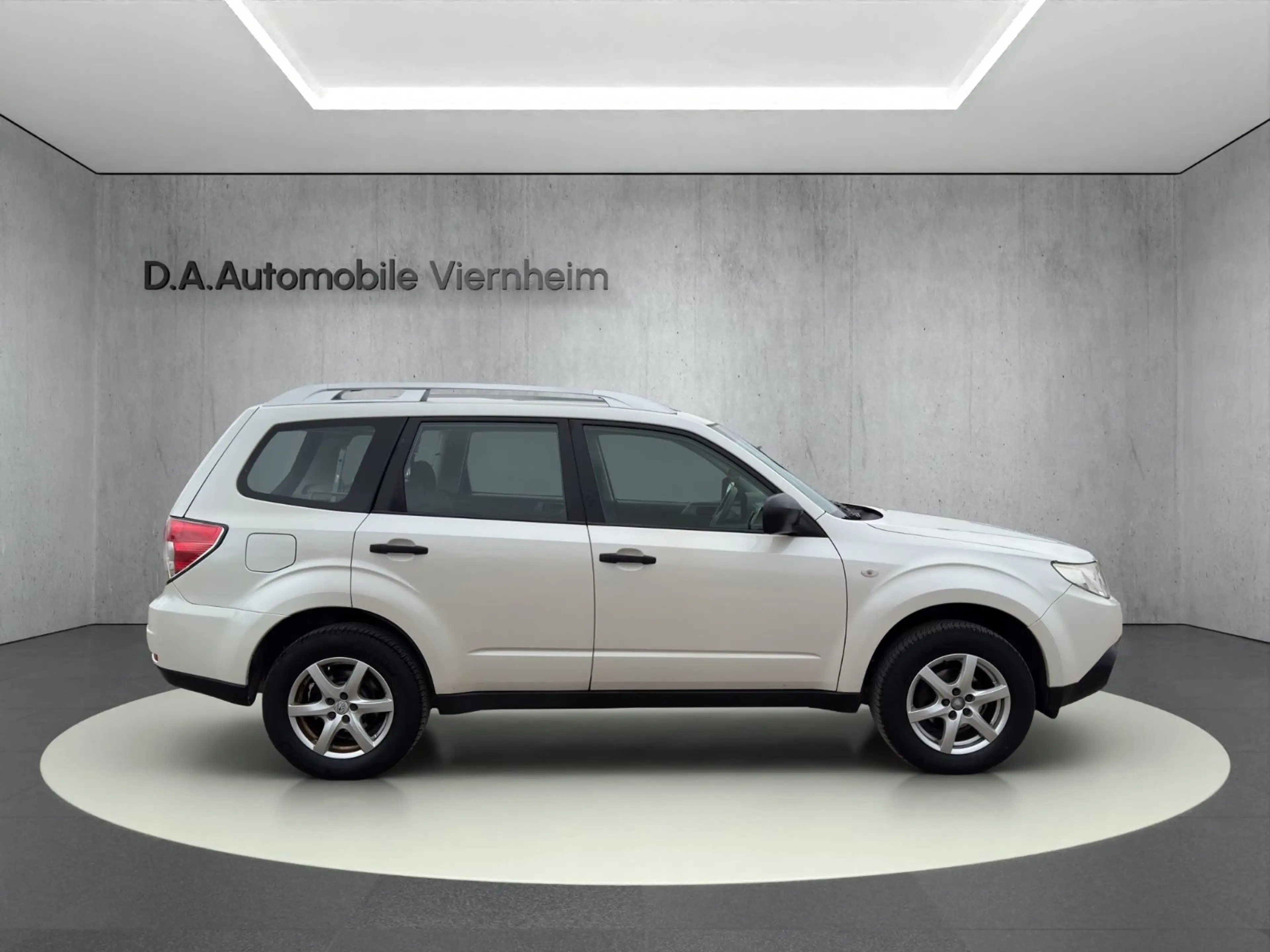 Subaru Forester Comfort°Automatik°Navi°Sitzheizung°PDC° — photo 7