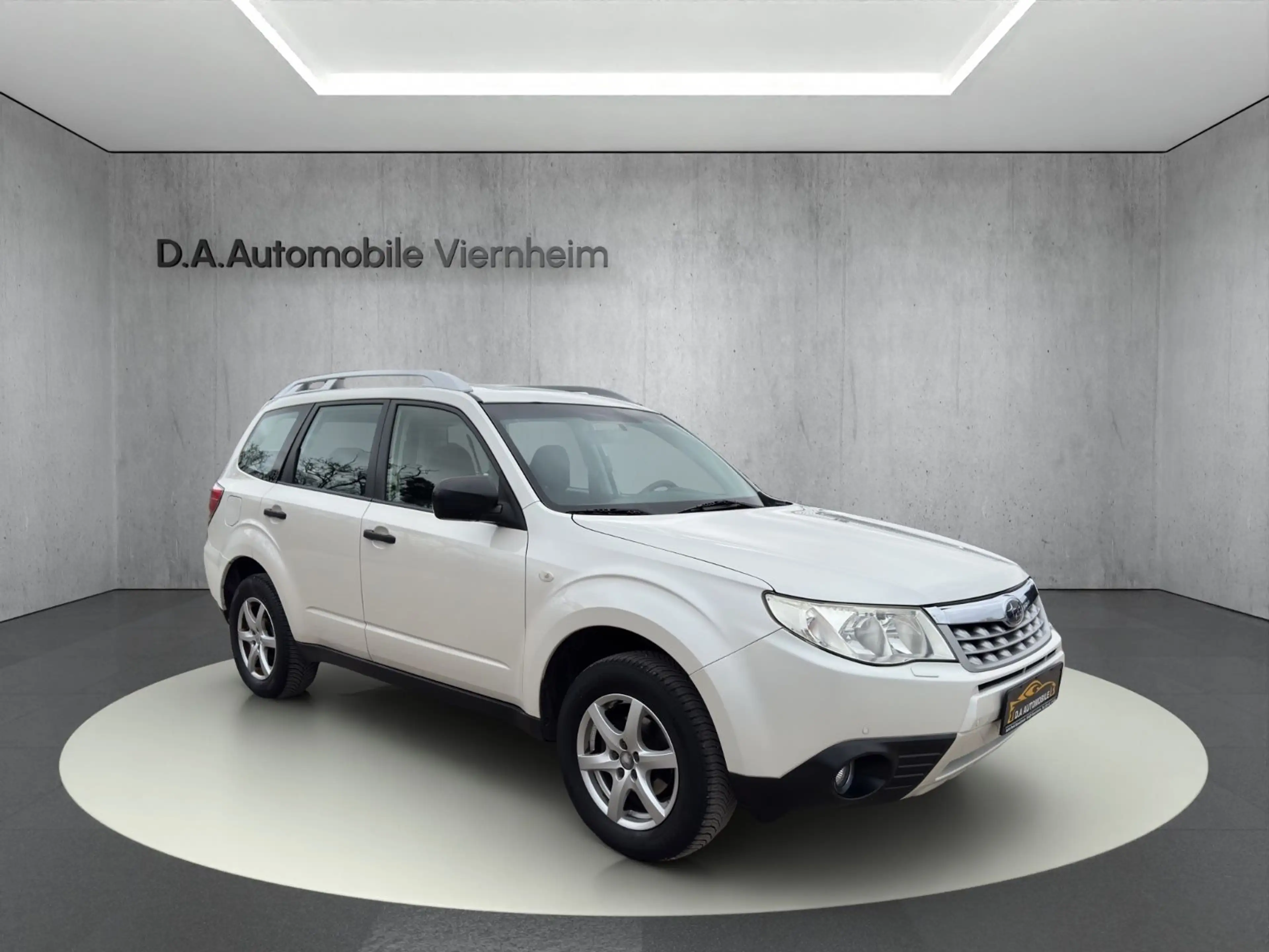 Subaru Forester Comfort°Automatik°Navi°Sitzheizung°PDC° — photo 8