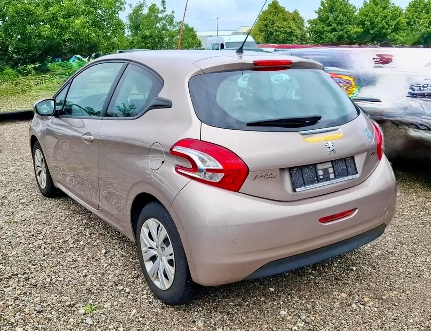 Peugeot 208 1.2 VTi Active *1.Hd*Scheckheft*Tüv Neu* Gris - 2