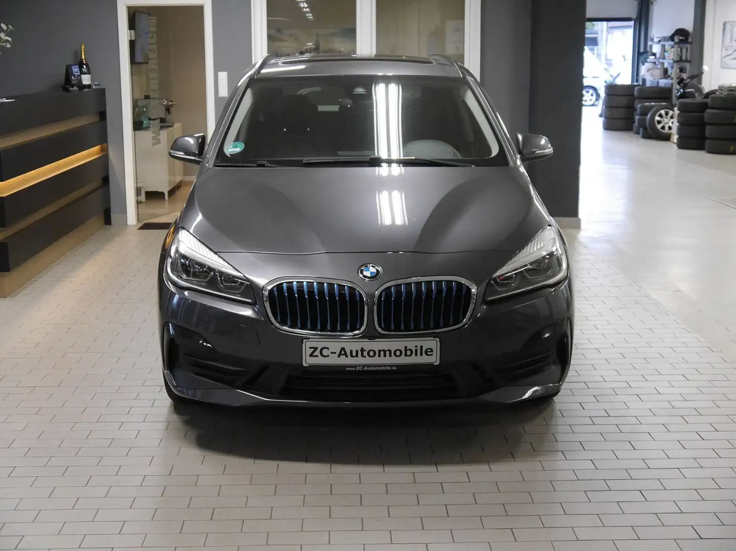 BMW 225 225 xe Active Tourer Advant. edrive - Pano - LED Grijs - 2