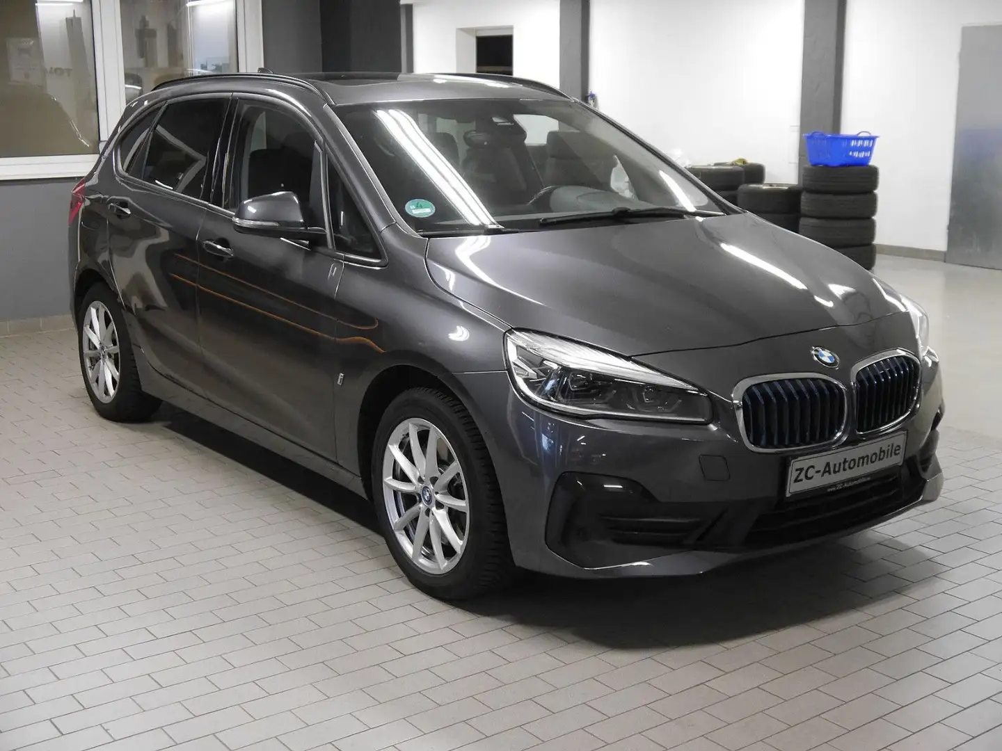 BMW 225 225 xe Active Tourer Advant. edrive - Pano - LED Grijs - 1