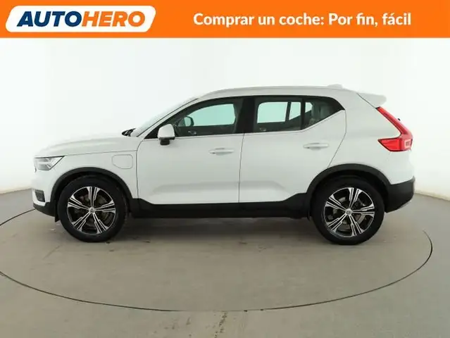 Volvo XC40 view 3