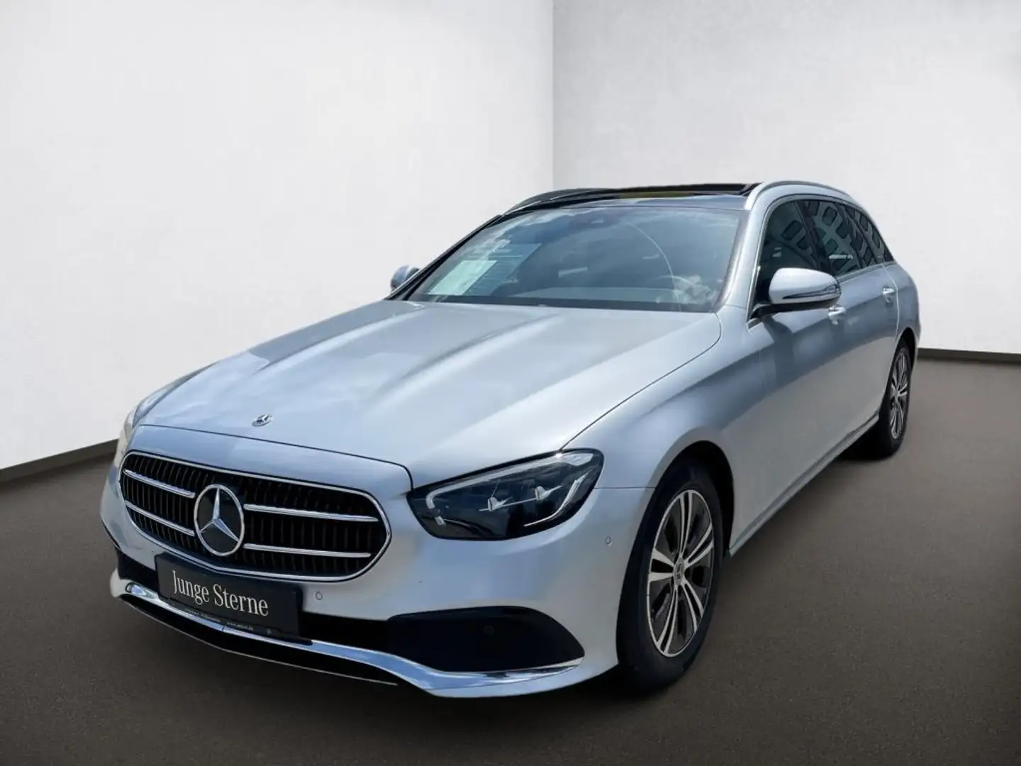 Mercedes-Benz E 220 d T-Modell Avantgarde*Pano*Kamera*AMBI*LED Argent - 2