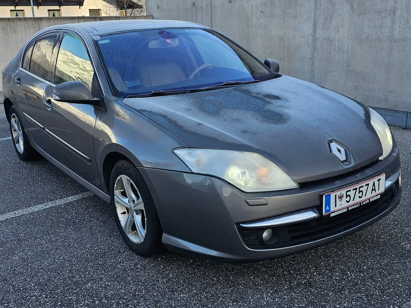 Renault Laguna Initiale 2,0 dCi Aut. DPF Grau - 2