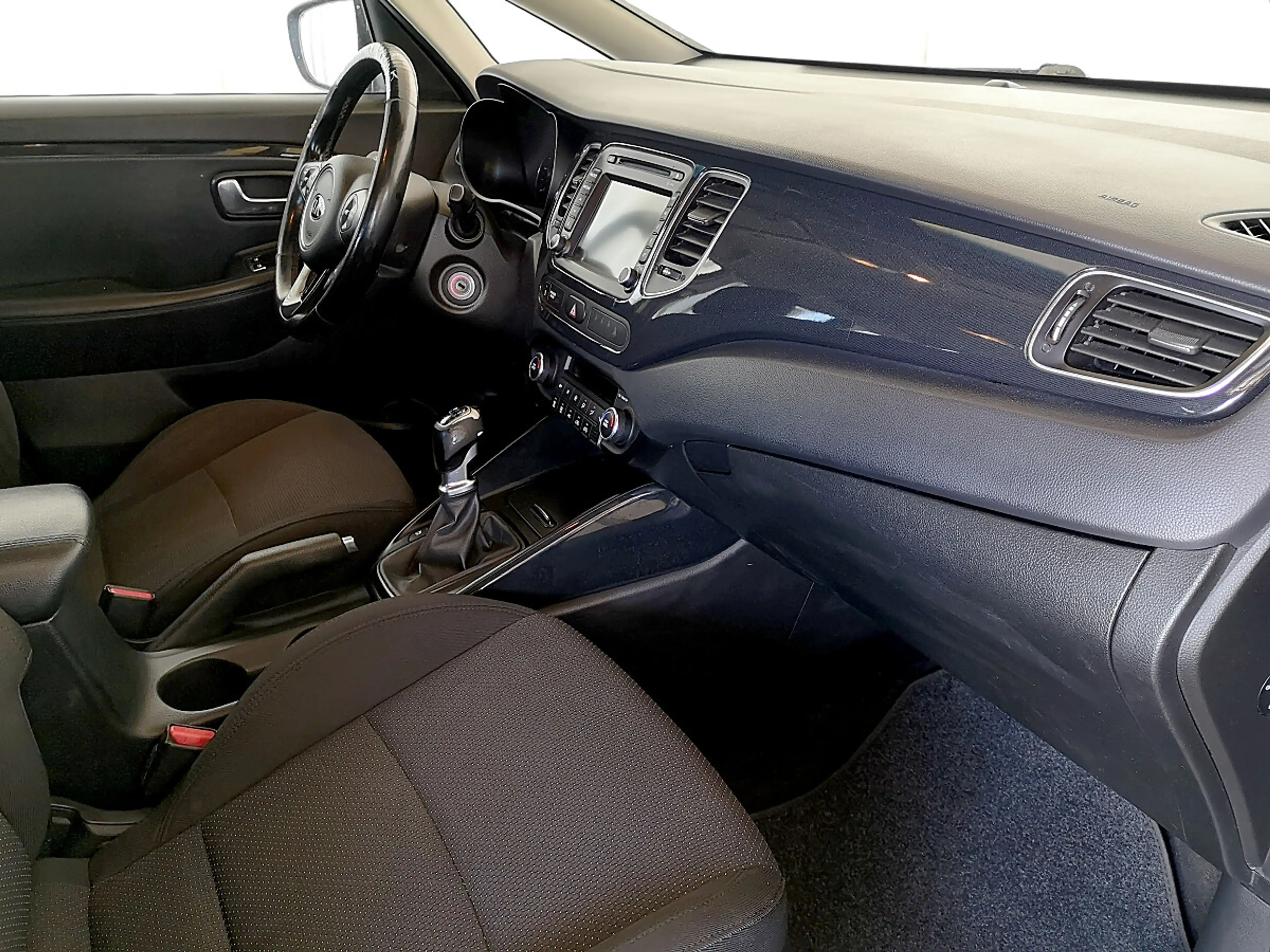 Kia Carens 1,7 CRDi ISG Gold — photo 9