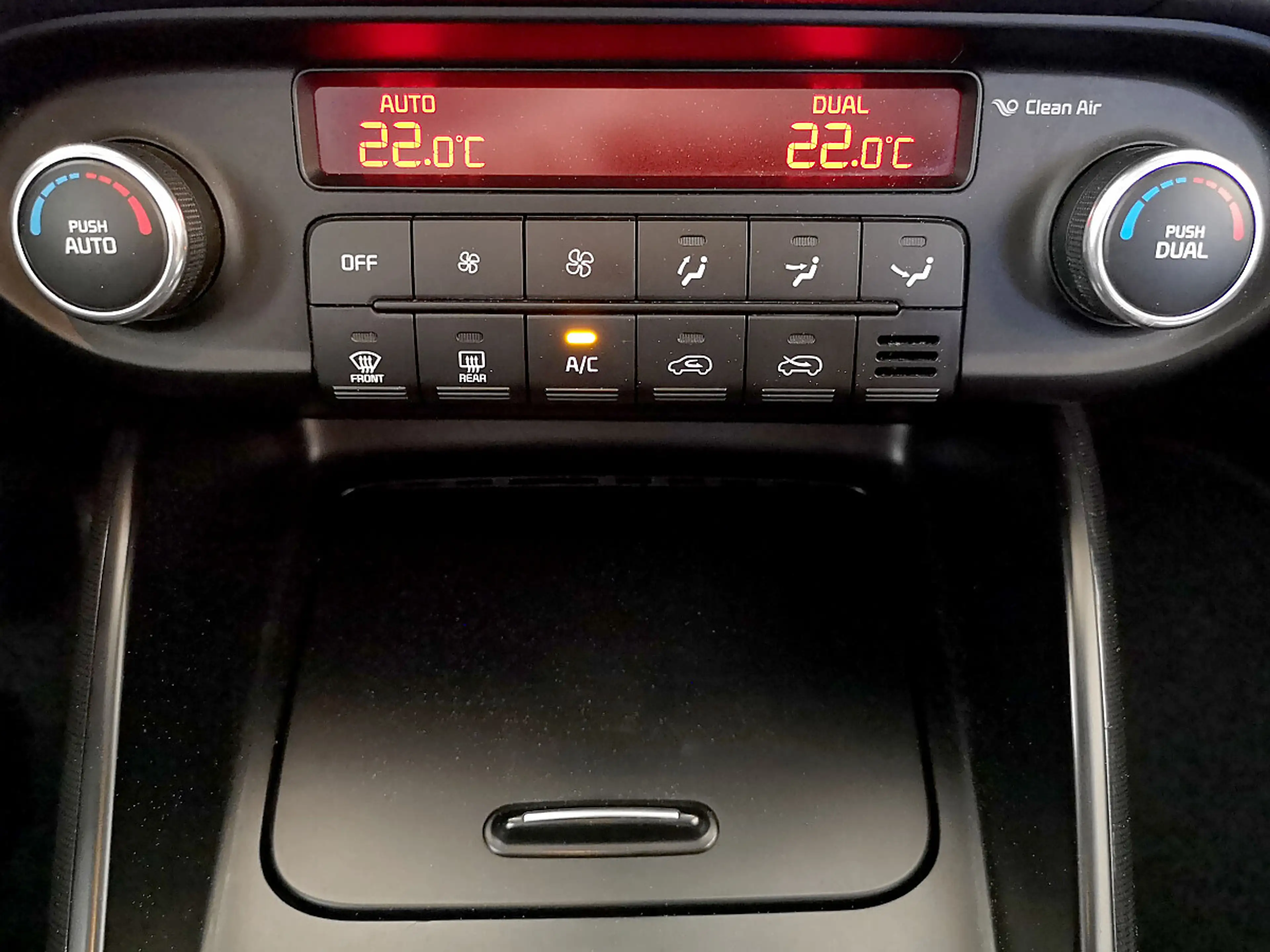 Kia Carens 1,7 CRDi ISG Gold — photo 14