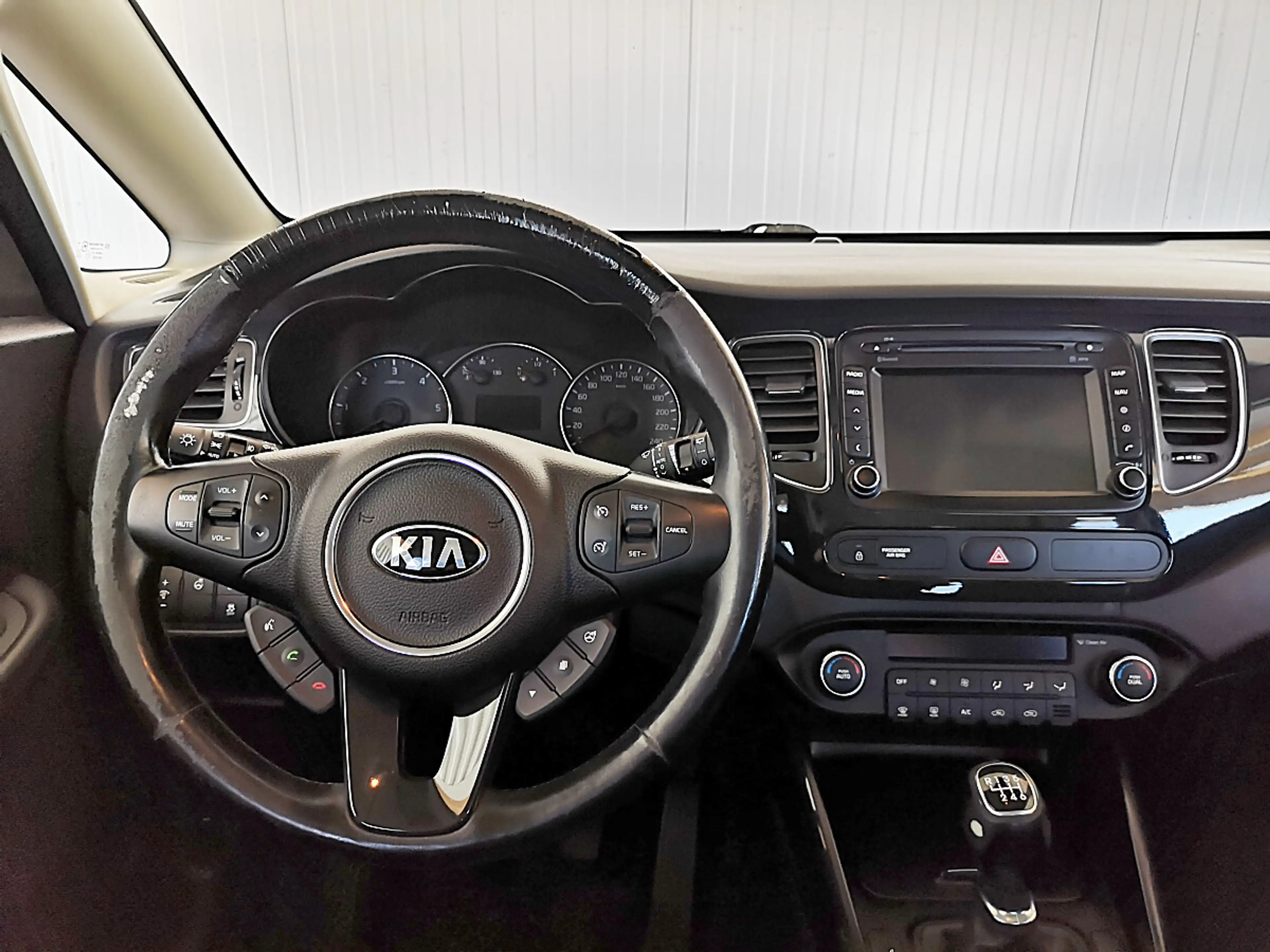 Kia Carens 1,7 CRDi ISG Gold — photo 12