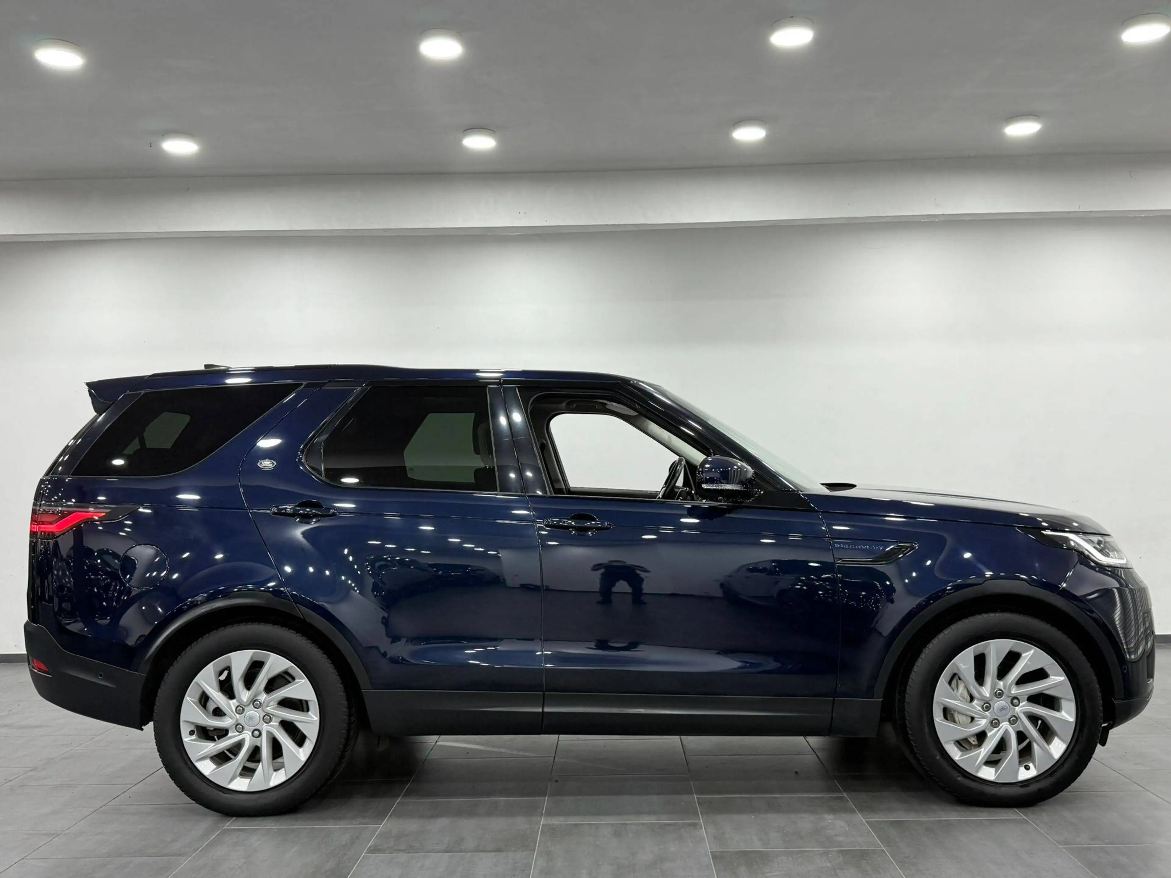 Land Rover Discovery 3.0 D MHEV AWD D250 SE 1owner Full Option Pano 21%VAT CARPASS — photo 3