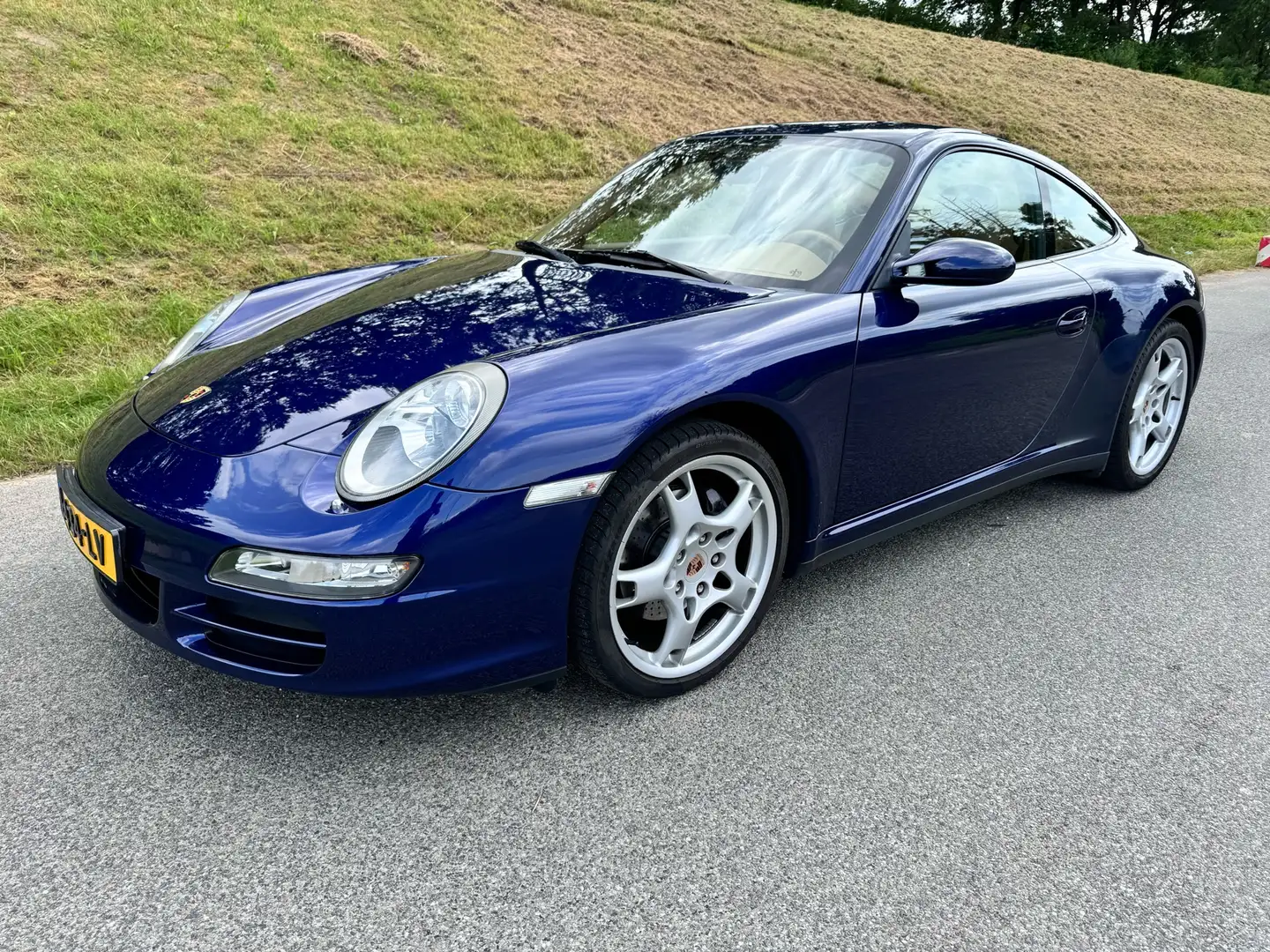 Porsche 911 3.6 Carrera 4 Blue - 1