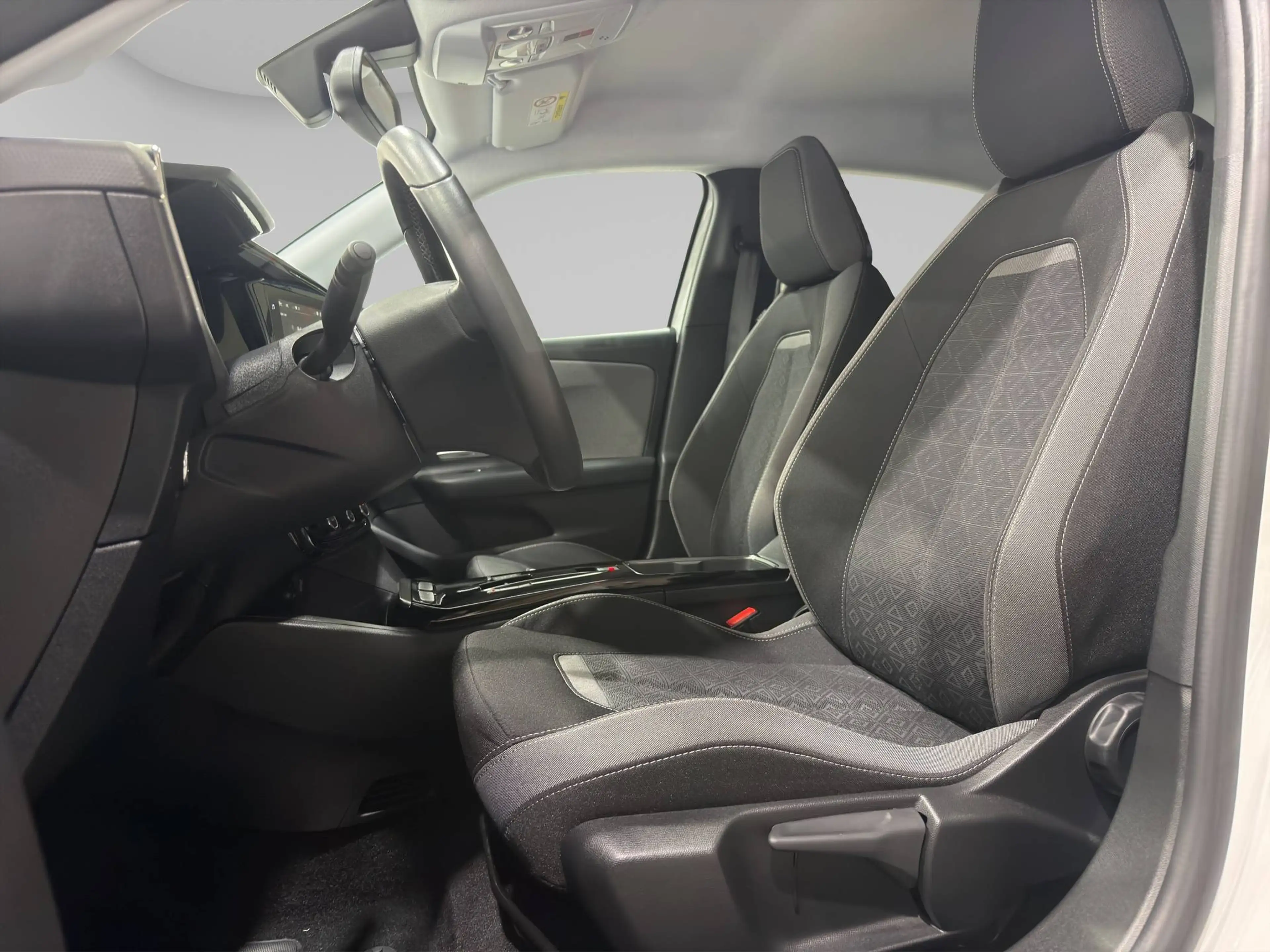 Opel Mokka-E EDITION ***HEATED STEERING WHEEL & SEATS*REAR CAMERA*** — photo 11