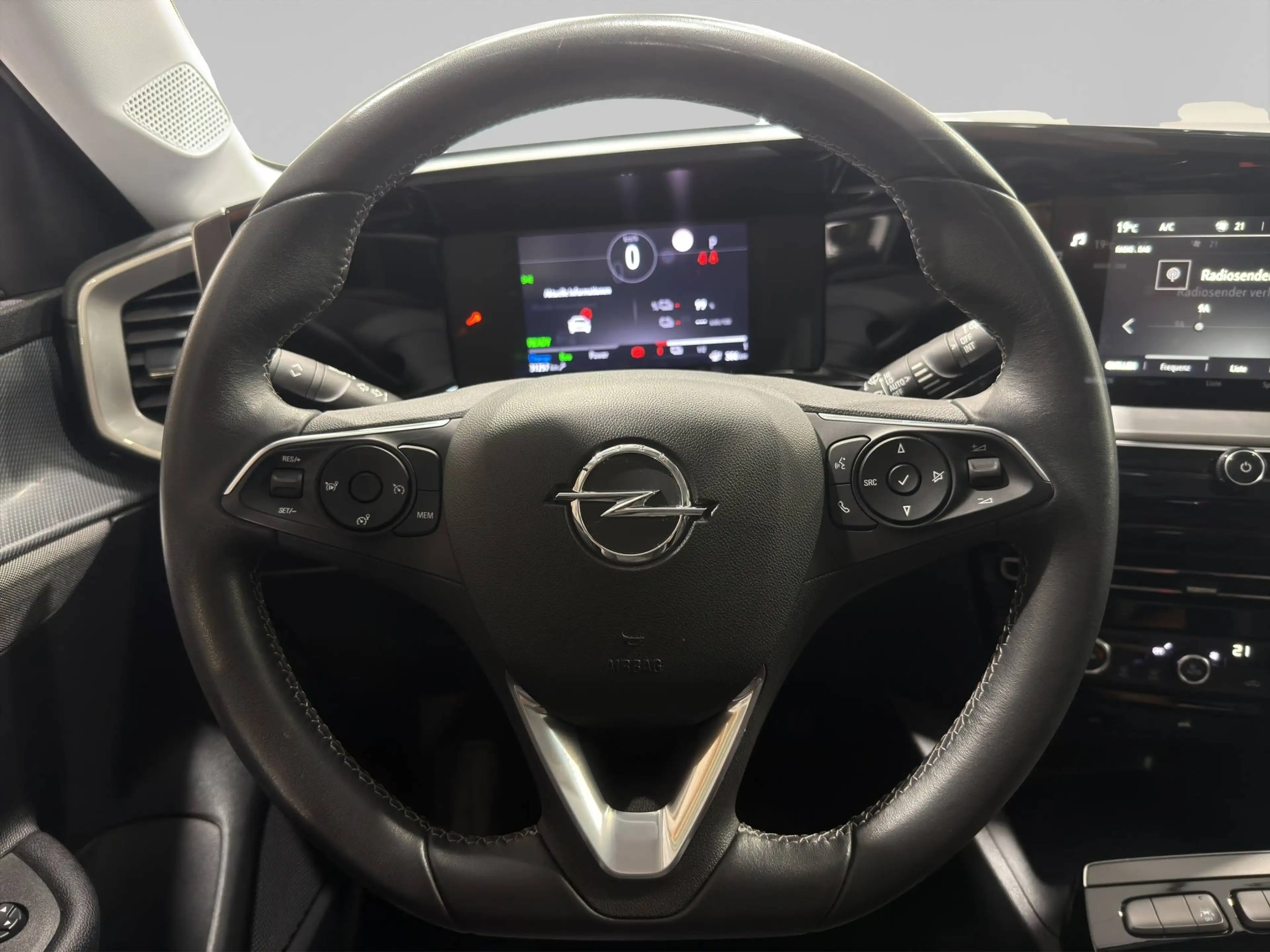 Opel Mokka-E EDITION ***HEATED STEERING WHEEL & SEATS*REAR CAMERA*** — photo 13