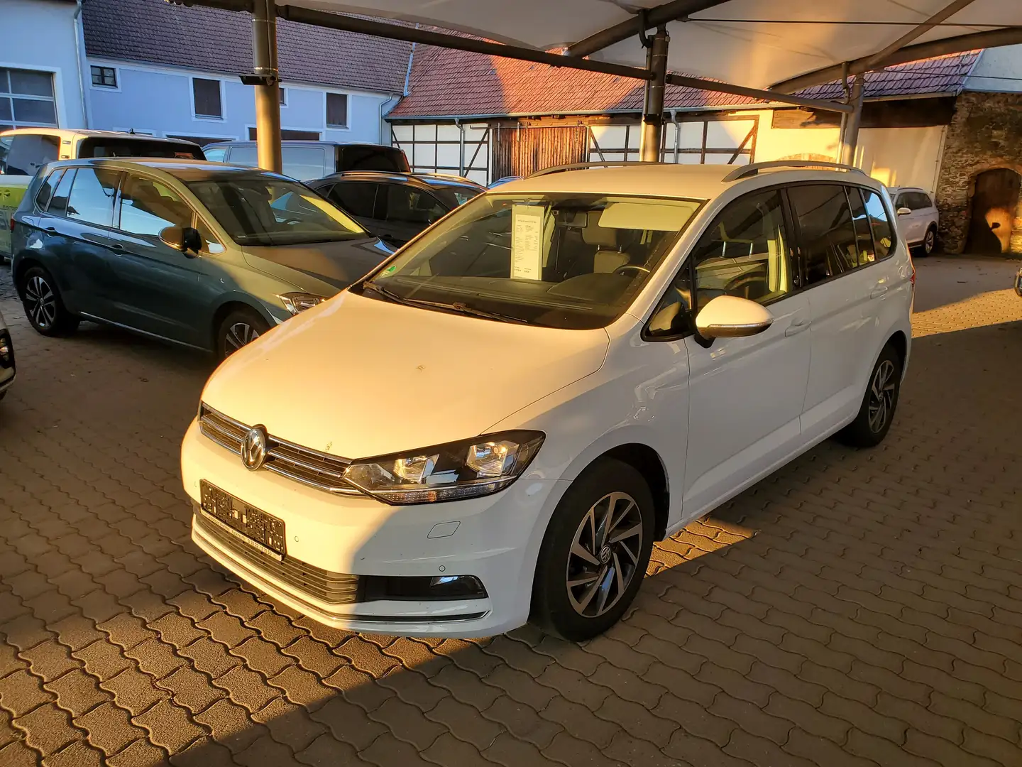 Volkswagen Touran Sound TDI DSG Navi ACC 7-Sitzer Kamera Weiß - 1