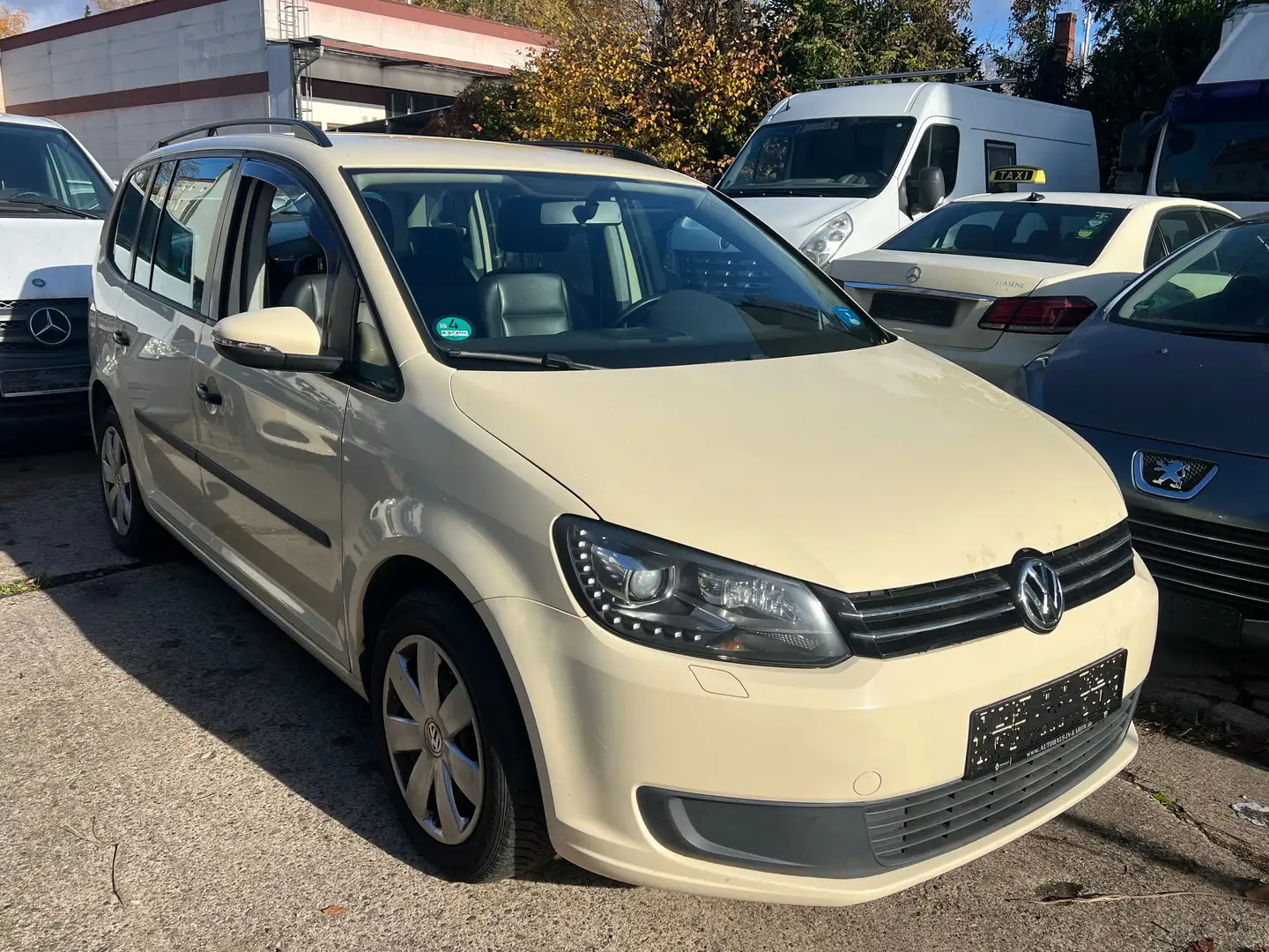 Volkswagen Touran 1.4 EcoFuel Automatik *LEDER+EURO5+LED* 2014 Beige - 2