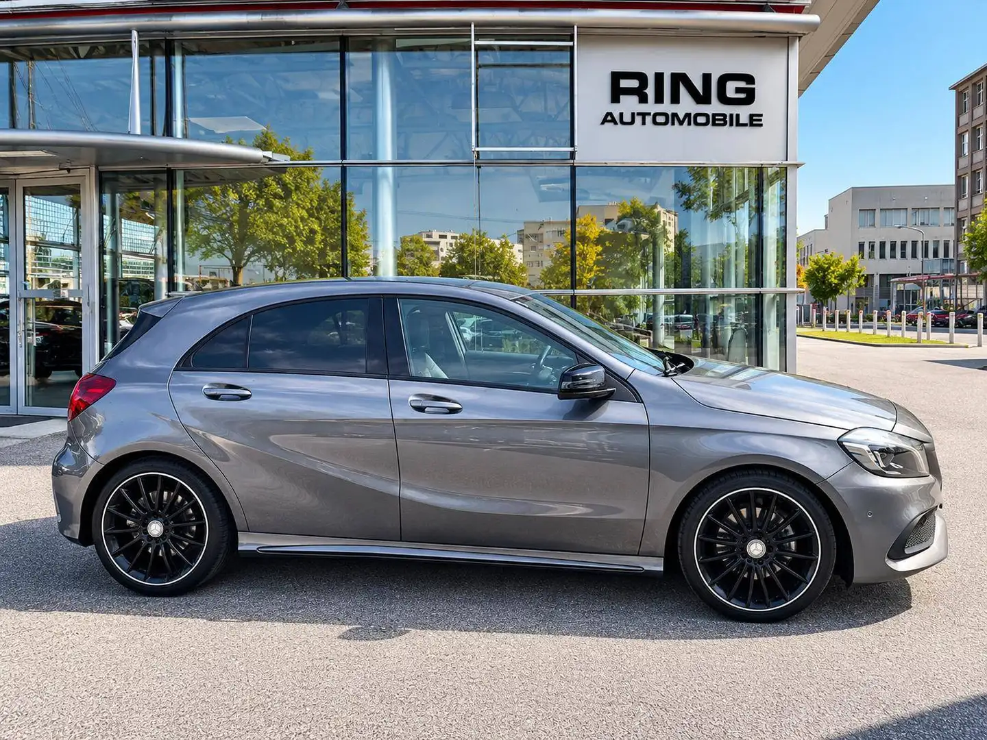 Mercedes-Benz A 180 A 180 BlueEfficiency (176.042) Grau - 1