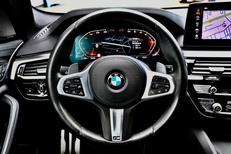 BMW 530 d xDrive Touring  MSport Edition Laser H&K — photo 13