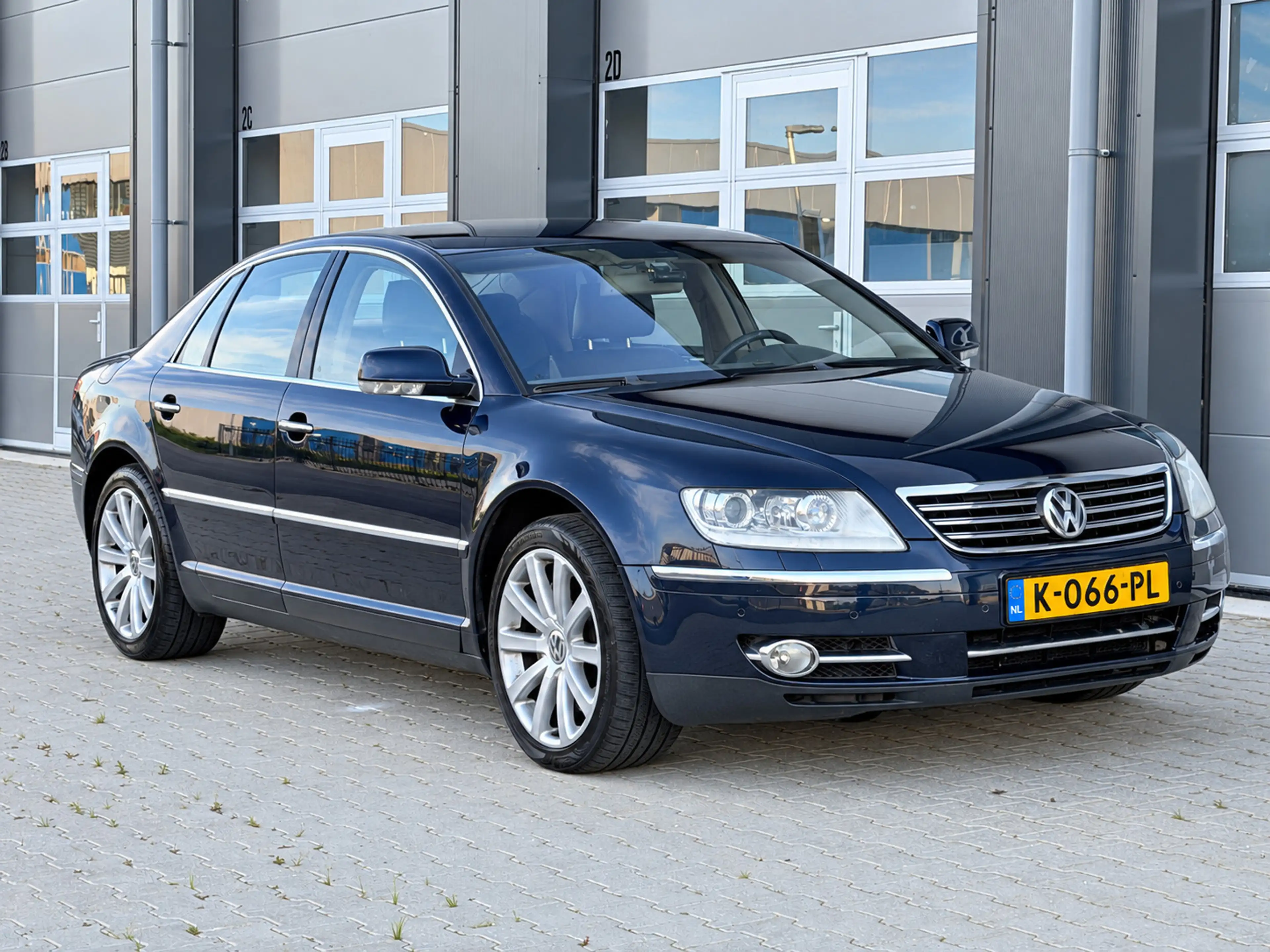 Volkswagen Phaeton 4.2 V8 Highline Facelift | 4-persoons | Luchtverin — photo 3