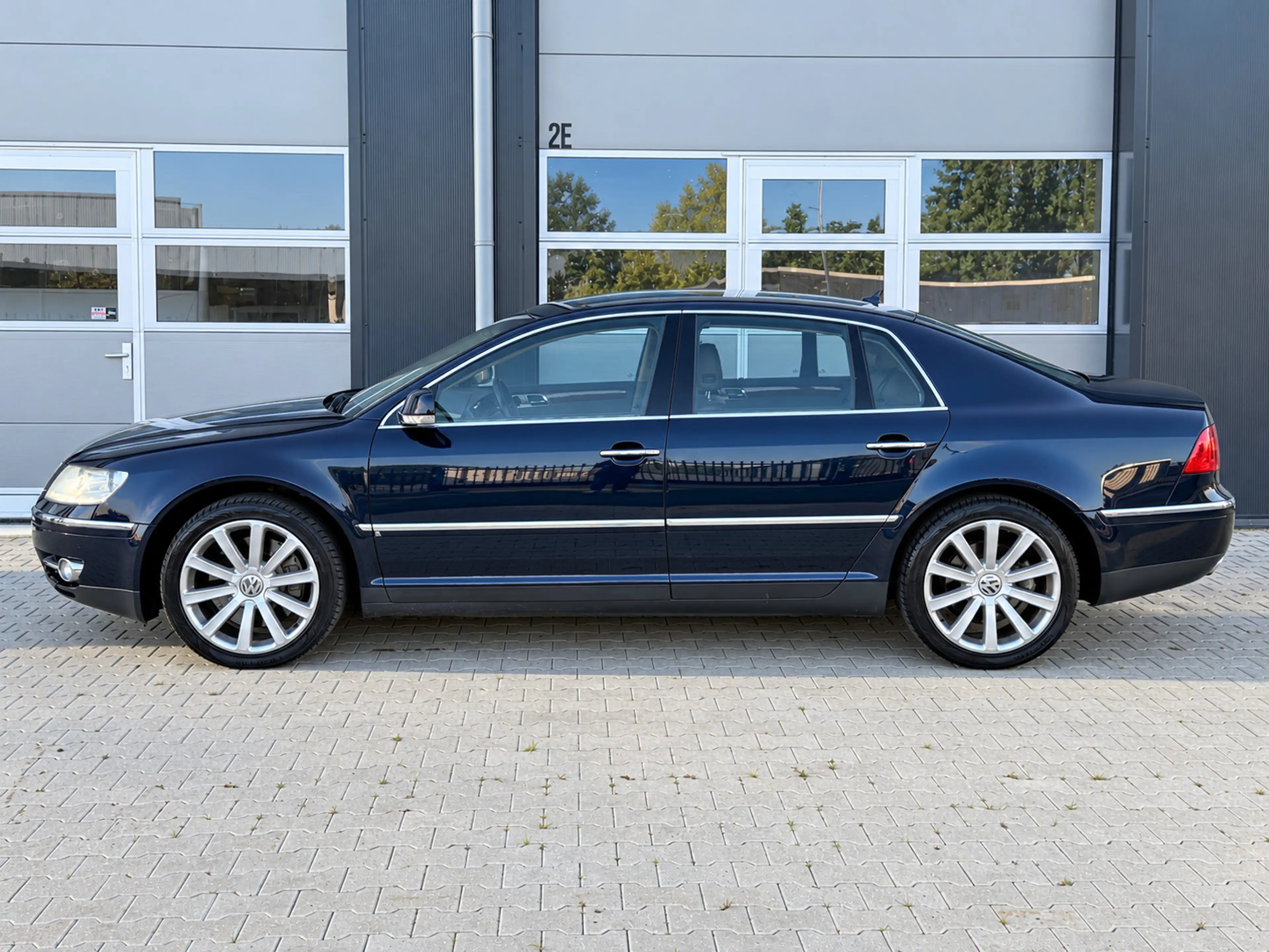 Volkswagen Phaeton 4.2 V8 Highline Facelift | 4-persoons | Luchtverin — photo 8