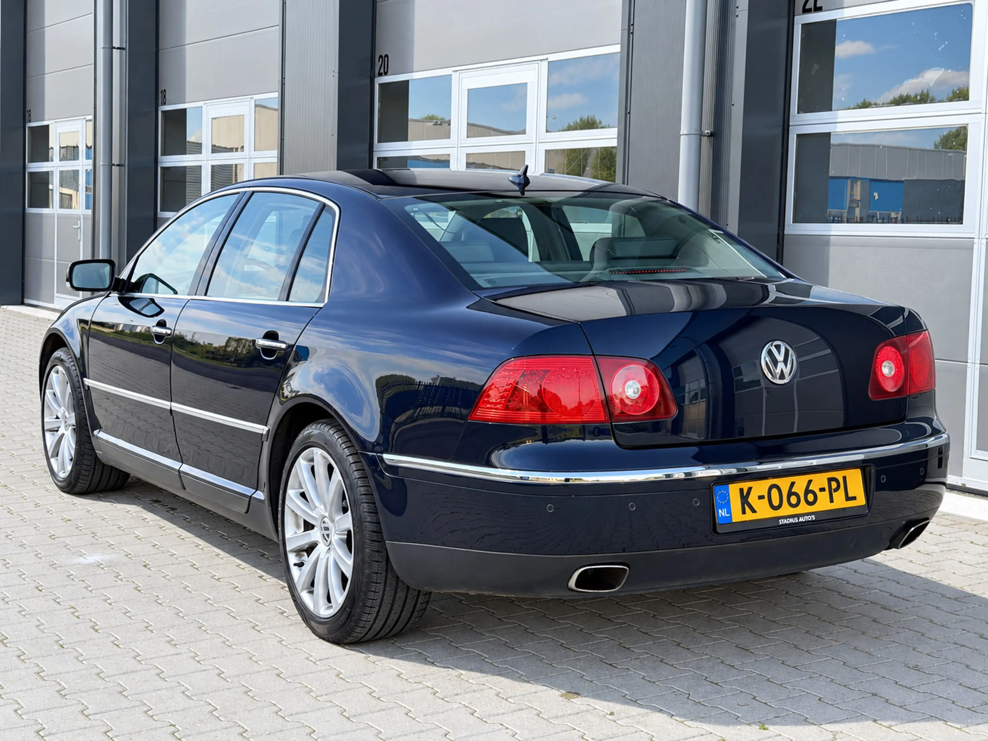 Volkswagen Phaeton 4.2 V8 Highline Facelift | 4-persoons | Luchtverin — photo 7