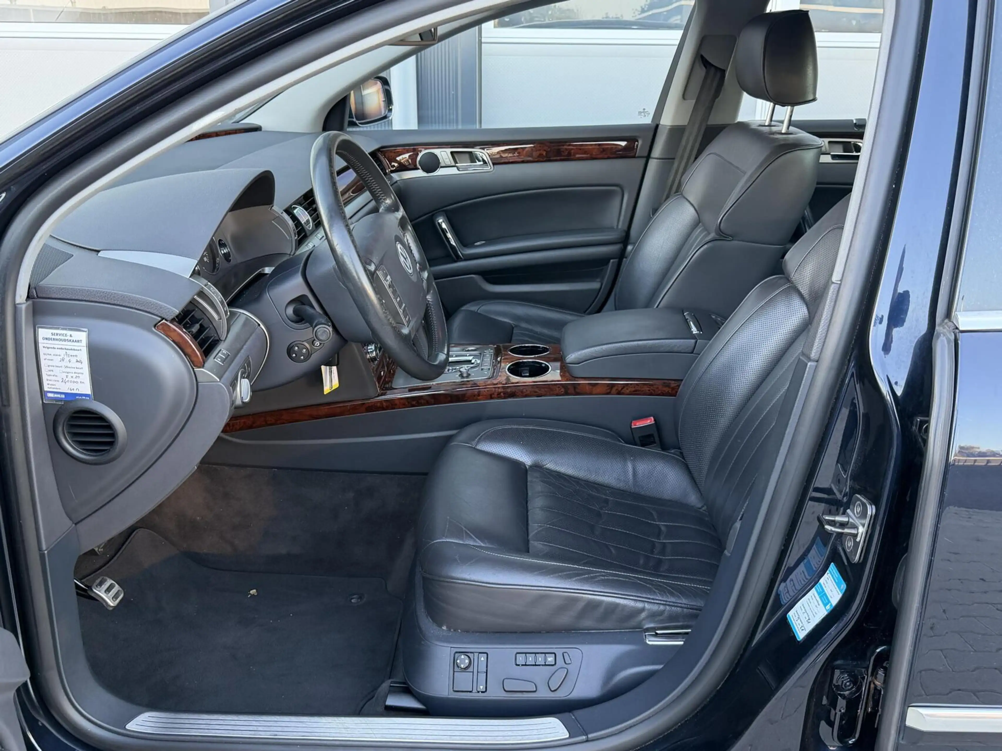 Volkswagen Phaeton 4.2 V8 Highline Facelift | 4-persoons | Luchtverin — photo 9