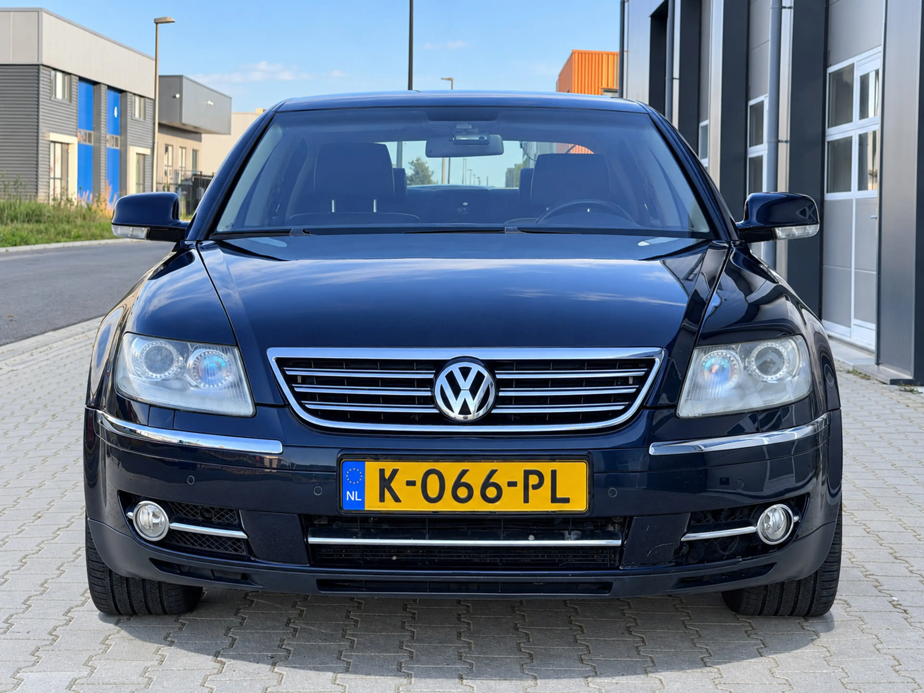 Volkswagen Phaeton 4.2 V8 Highline Facelift | 4-persoons | Luchtverin — photo 2