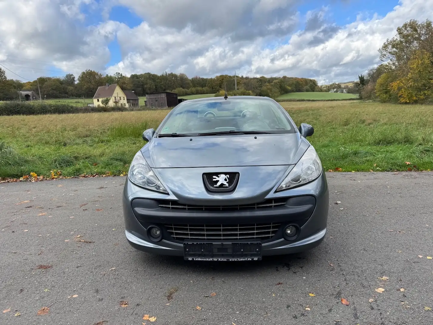 Peugeot 207 207 CC*Cabrio Grau - 2
