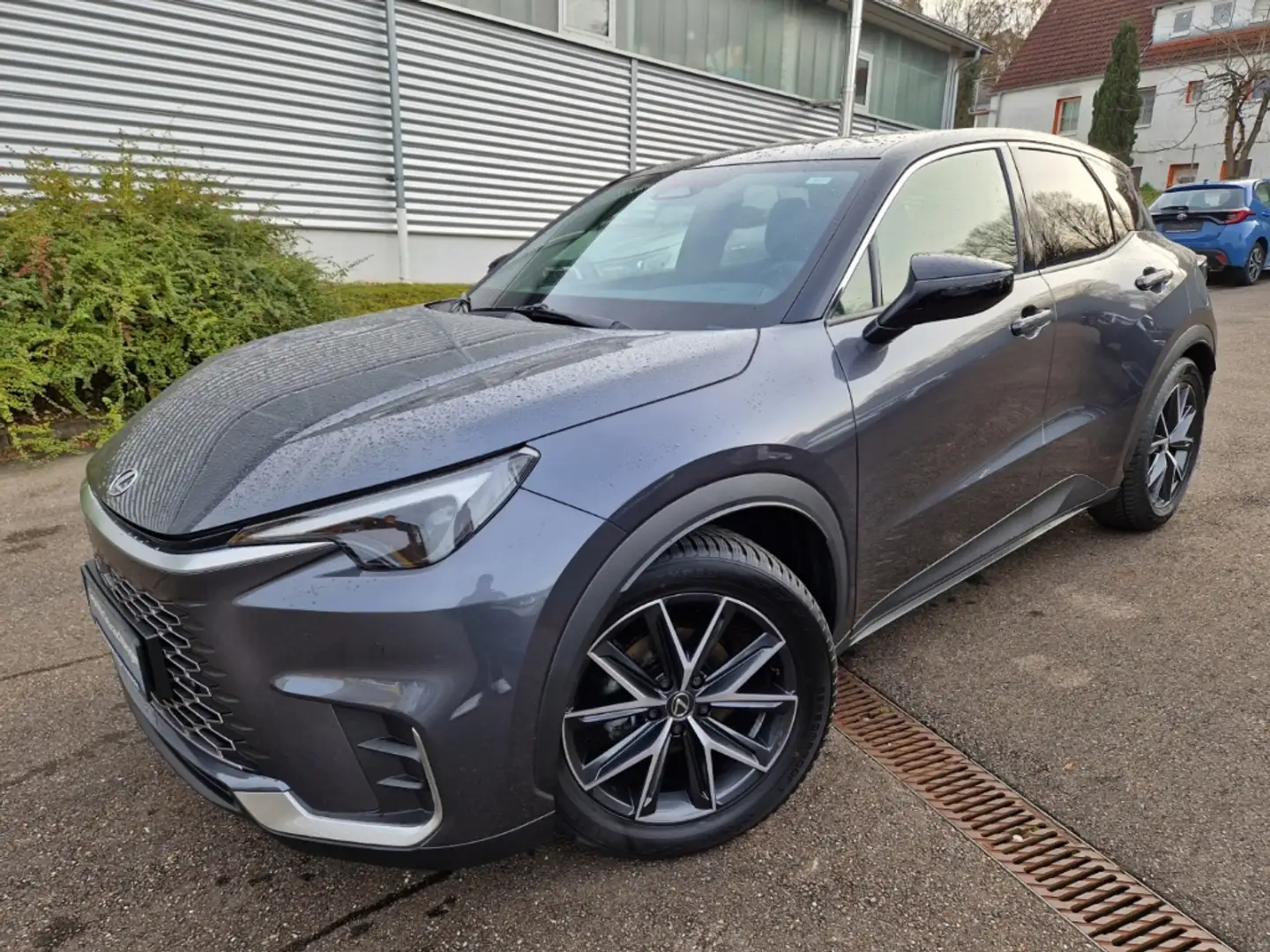 Lexus LBX FWD Emotion Navi Digitales Cockpit LED ACC El. Hec Gris - 1