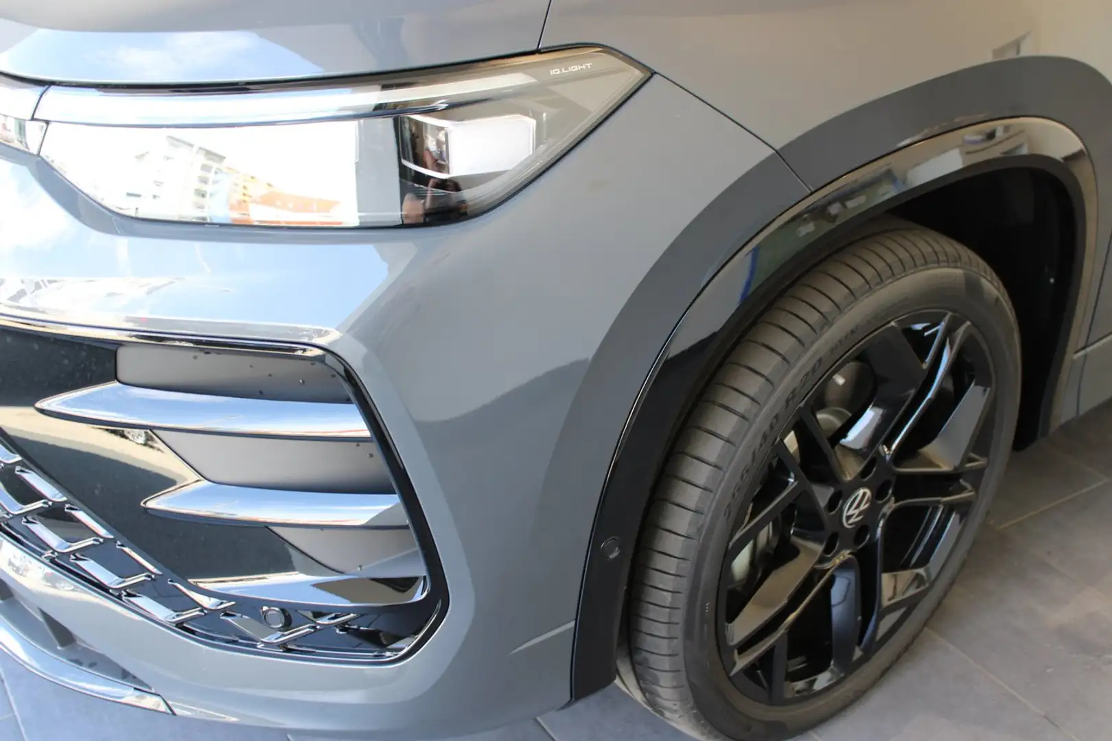 Volkswagen Tayron Sport TDI 4MOTION DSG Grau - 2