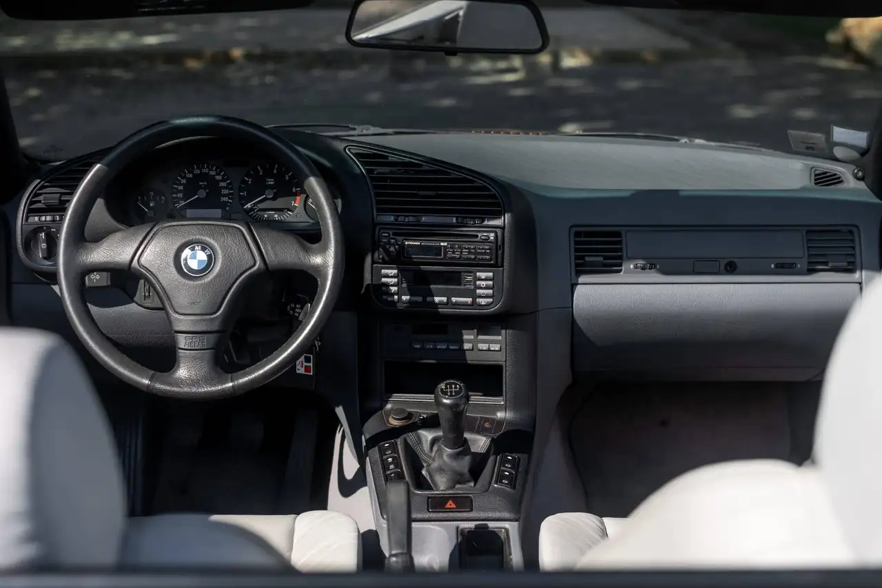BMW 318i, foto 4