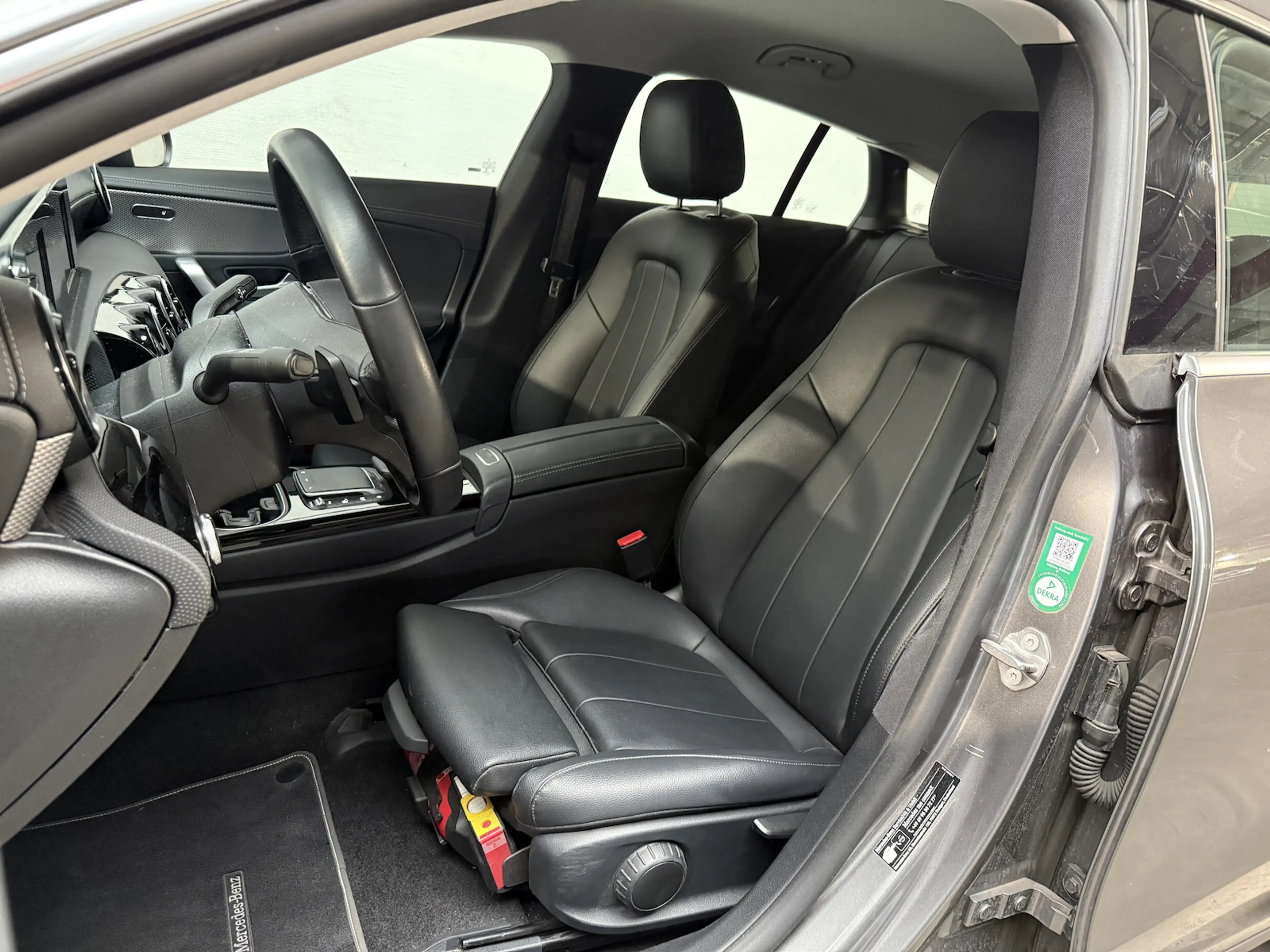 Mercedes-Benz CLA 220 /NAVI/LED/AHK/ — photo 3