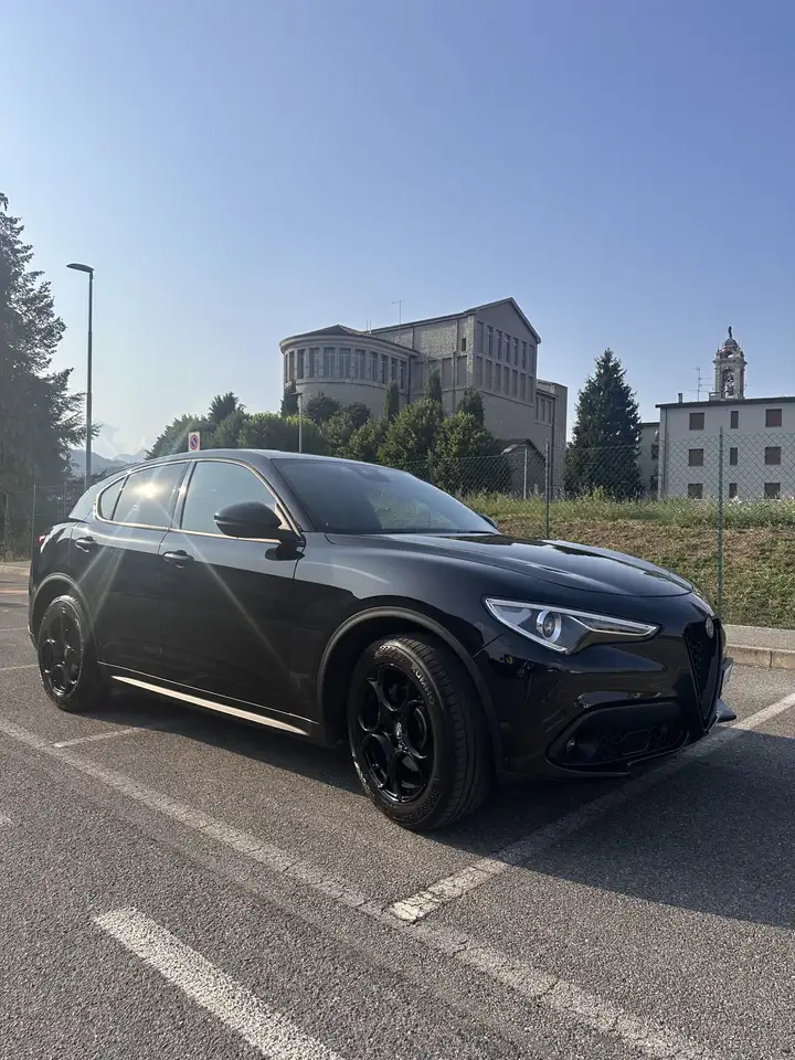 Alfa Romeo Stelvio 2021