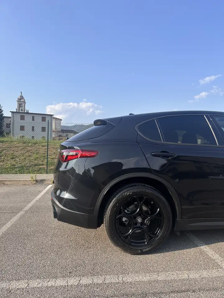 Alfa Romeo Stelvio 2021