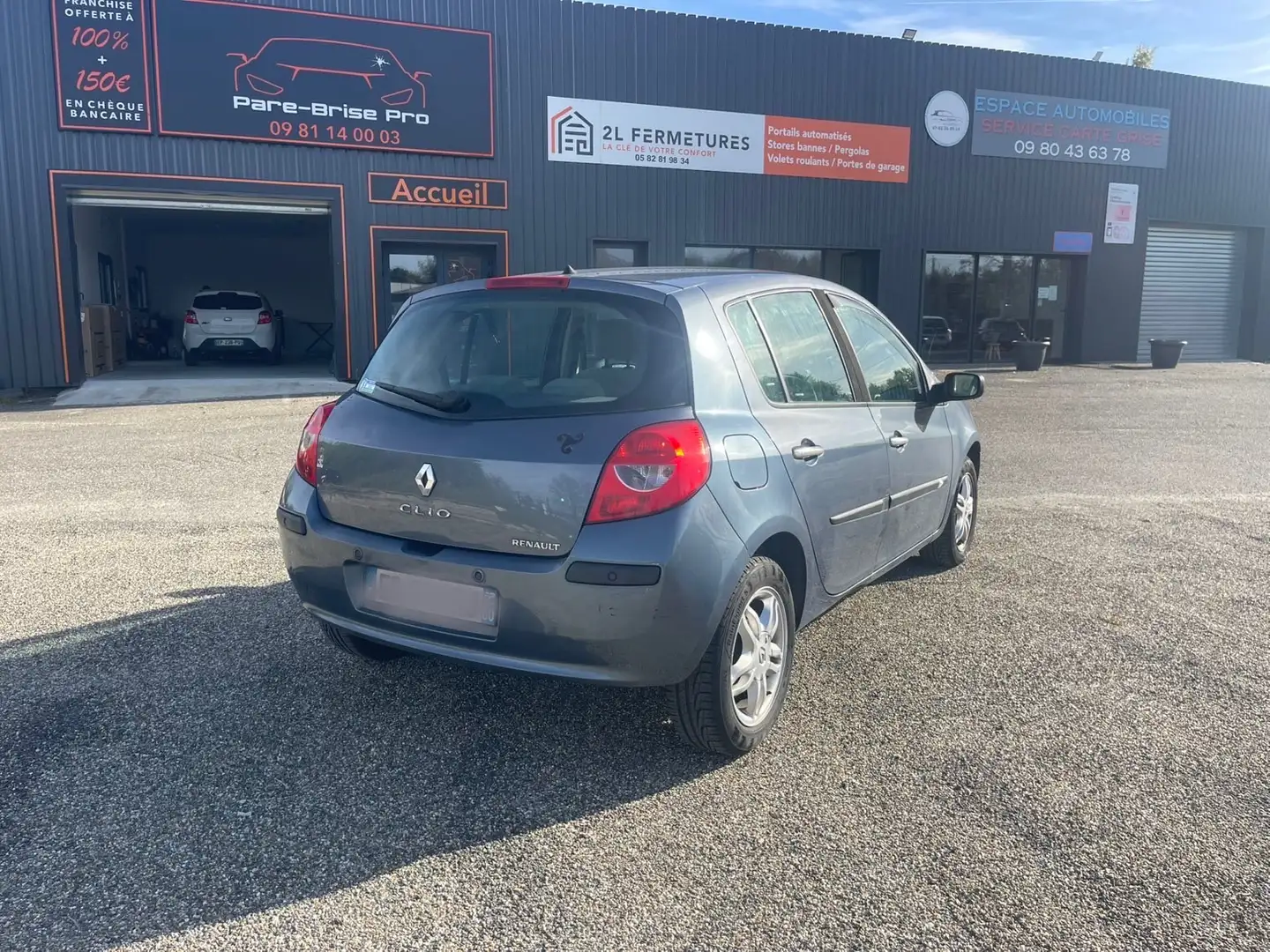 Renault Clio 1.4 16V 100 Luxe Privilège - 2