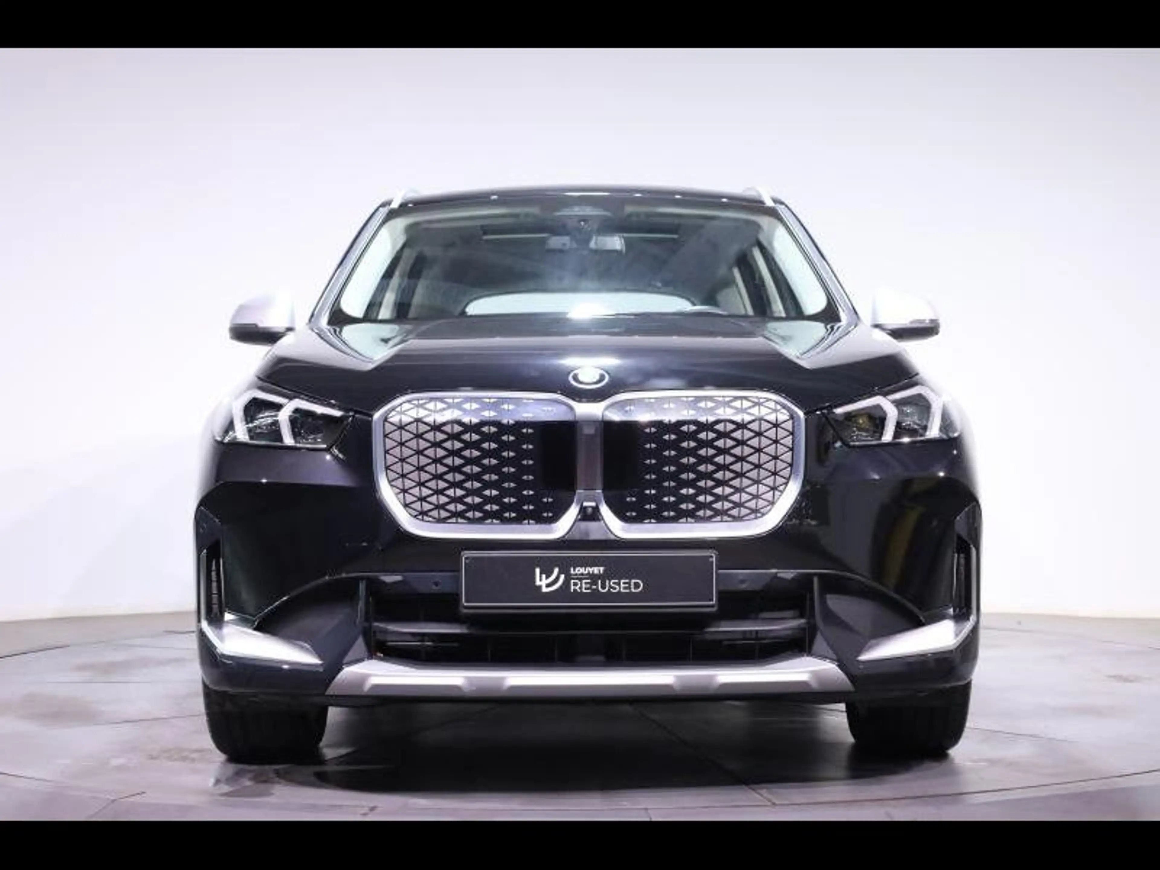 BMW iX1 xDrive30 xLine — photo 2