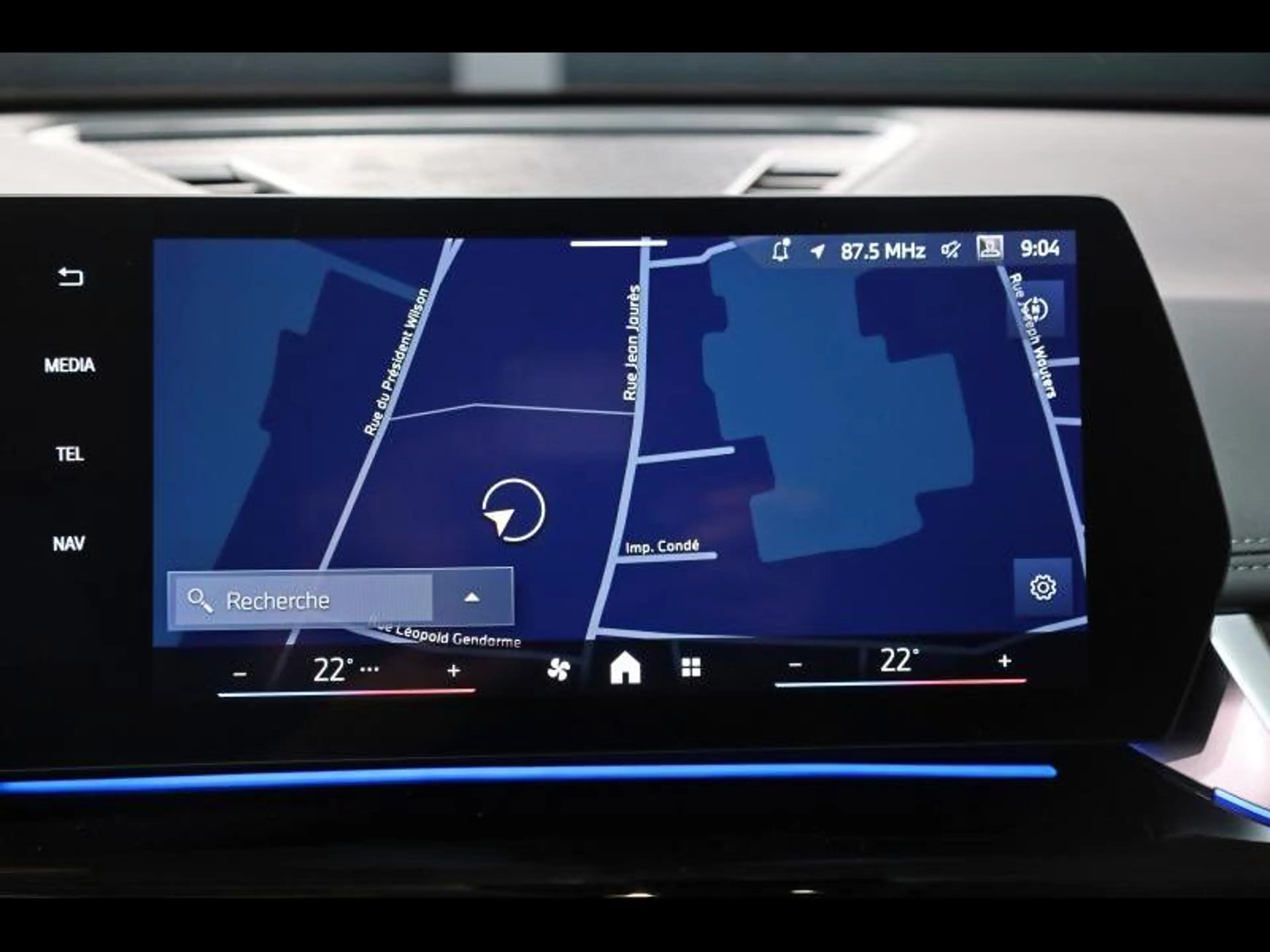 BMW iX1 xDrive30 xLine — photo 14