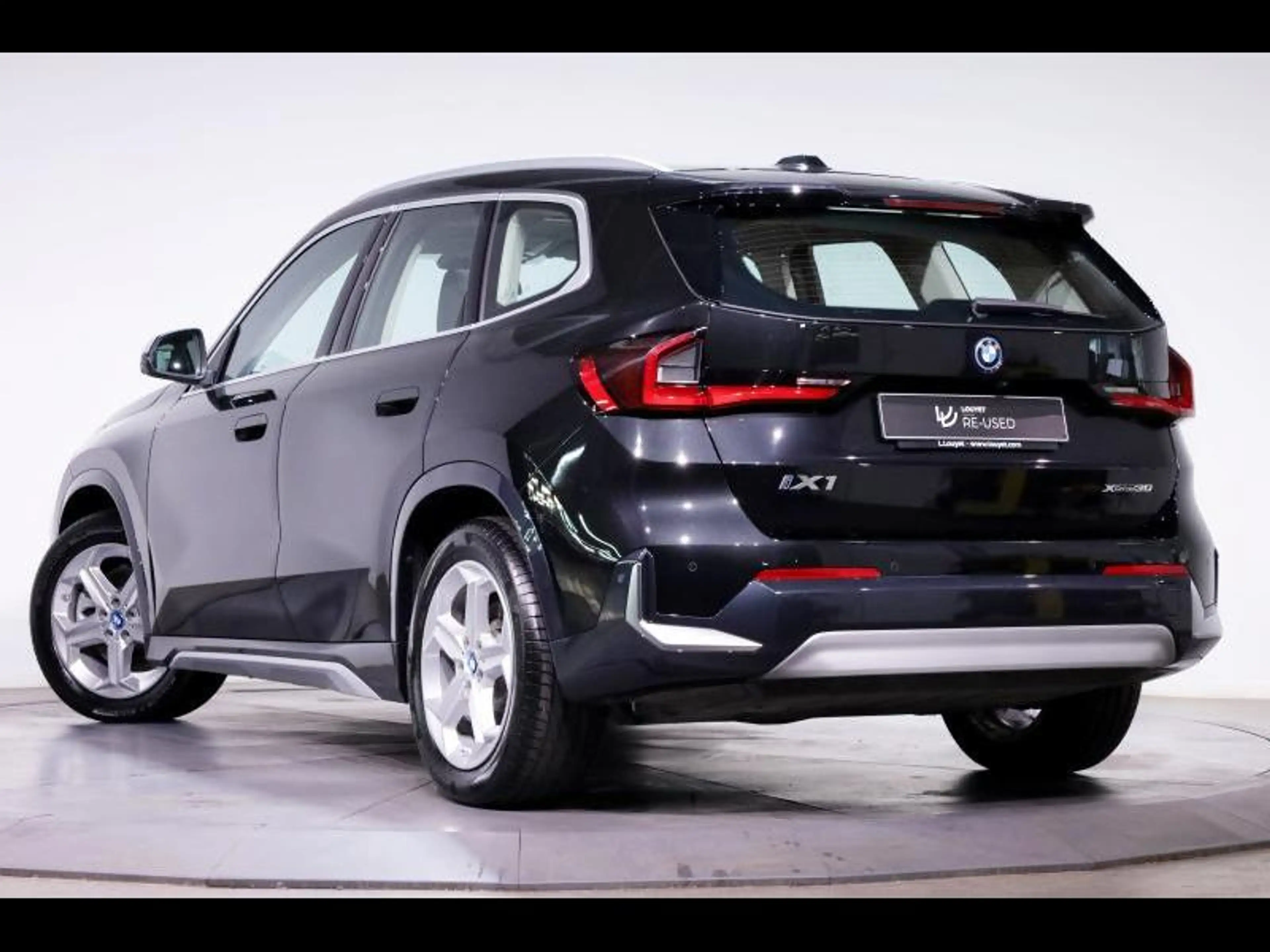 BMW iX1 xDrive30 xLine — photo 5