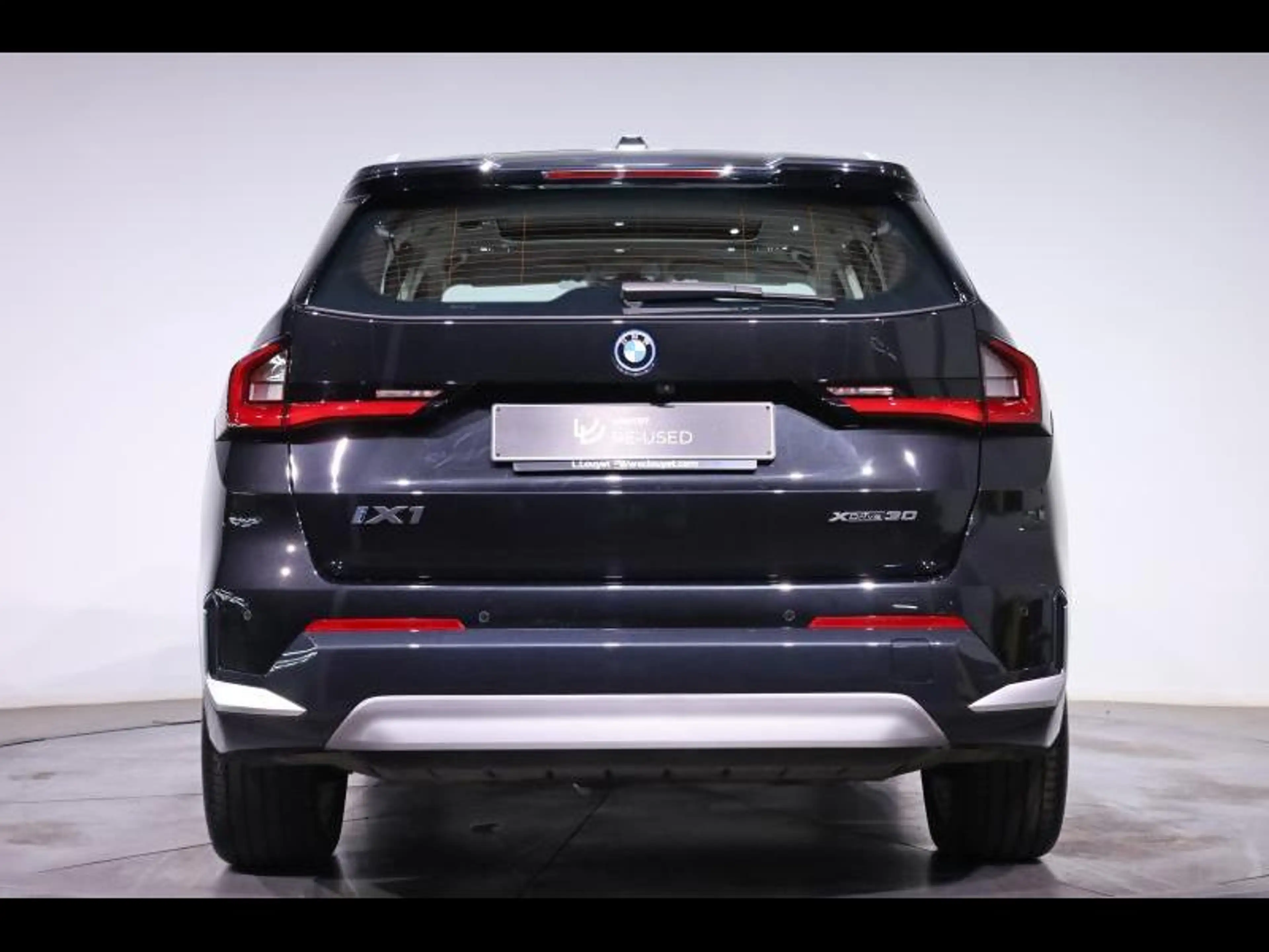 BMW iX1 xDrive30 xLine — photo 4