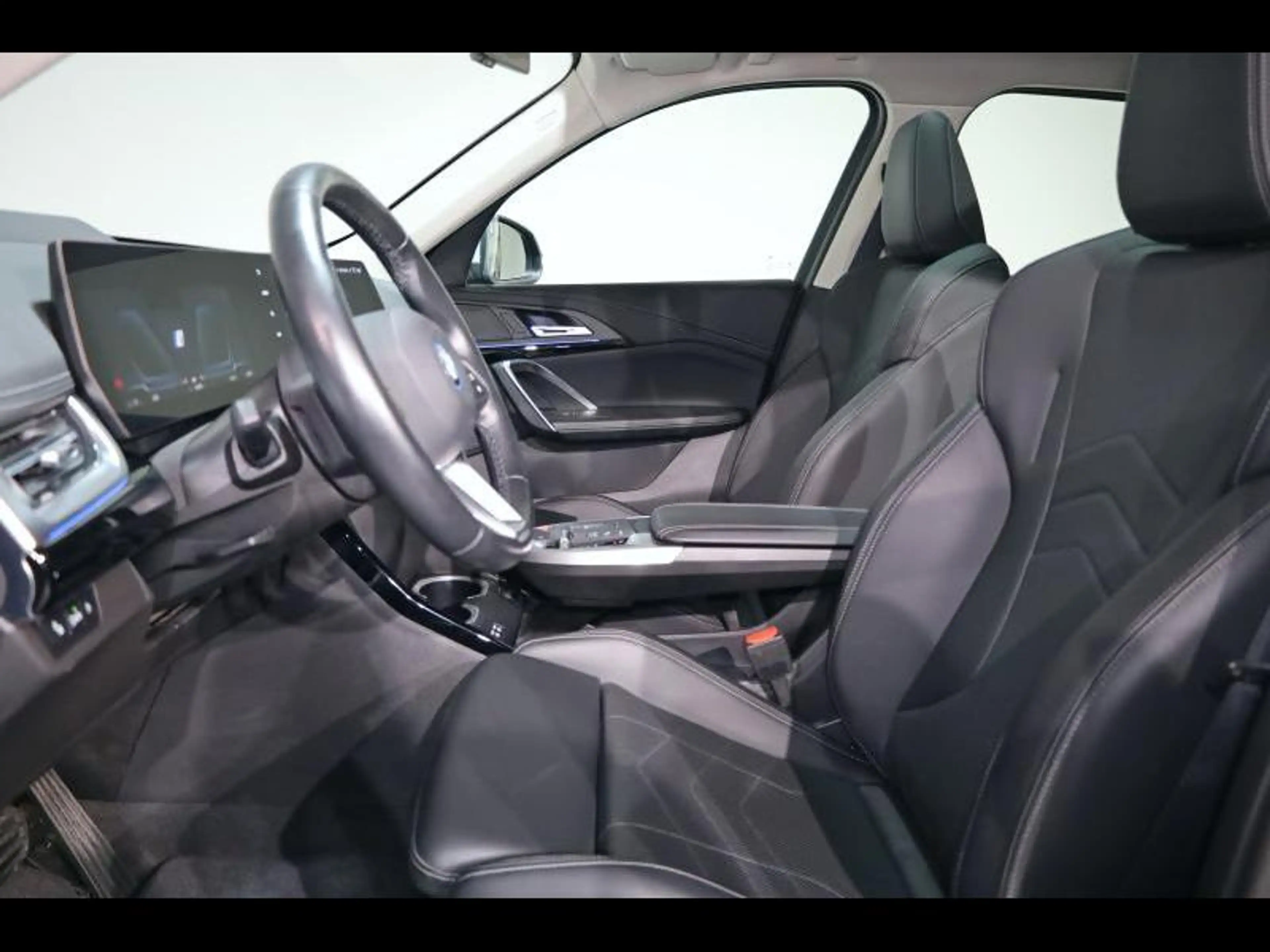 BMW iX1 xDrive30 xLine — photo 9