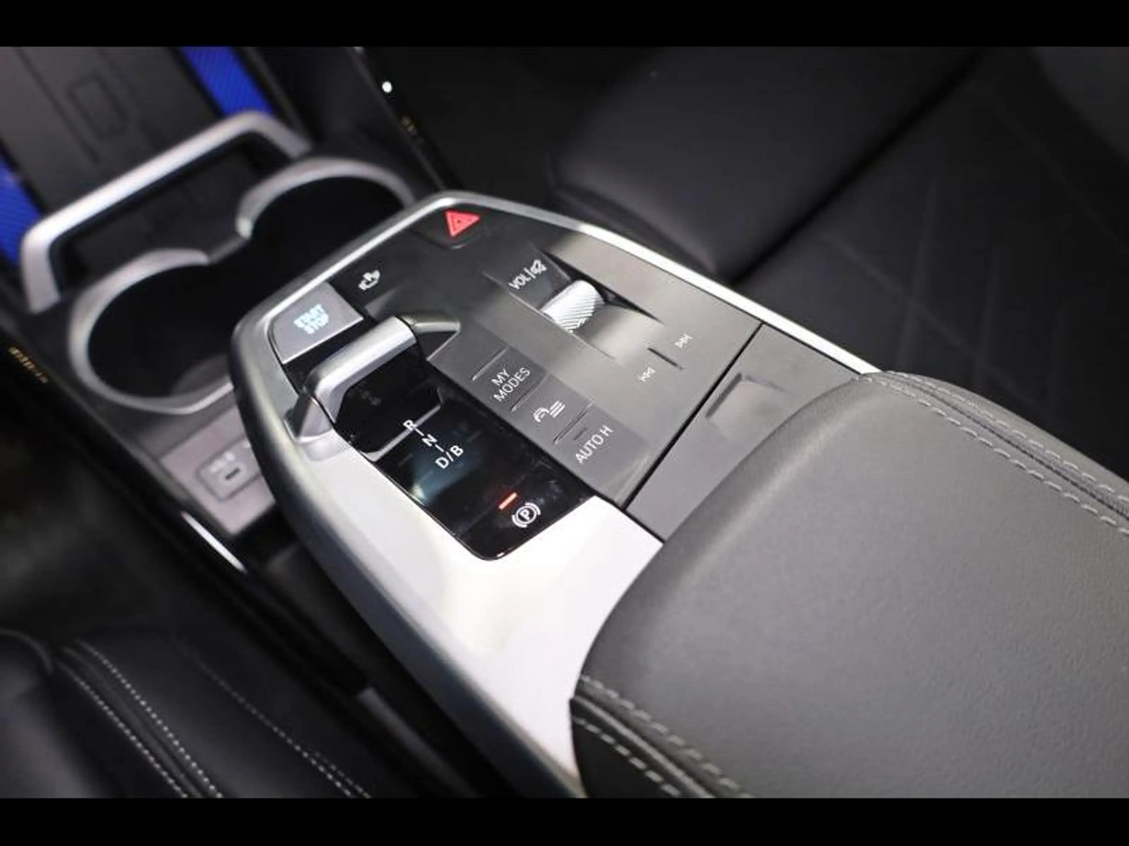 BMW iX1 xDrive30 xLine — photo 13