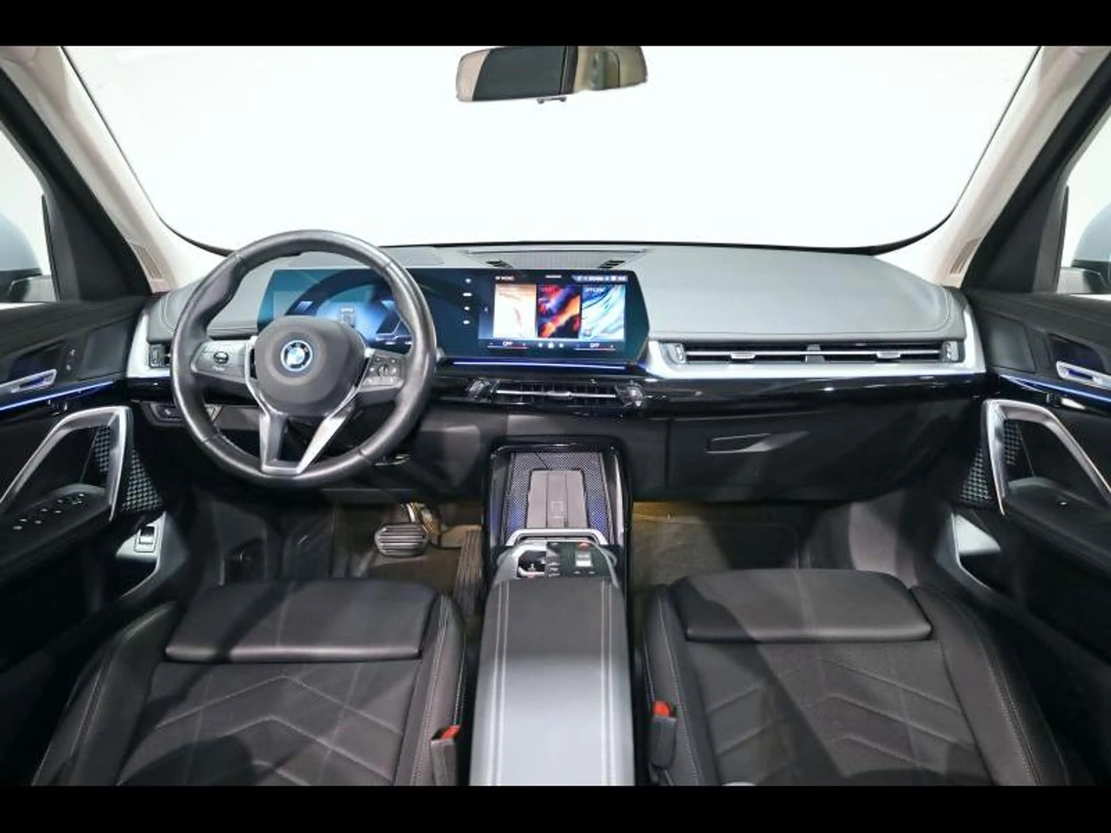 BMW iX1 xDrive30 xLine — photo 7