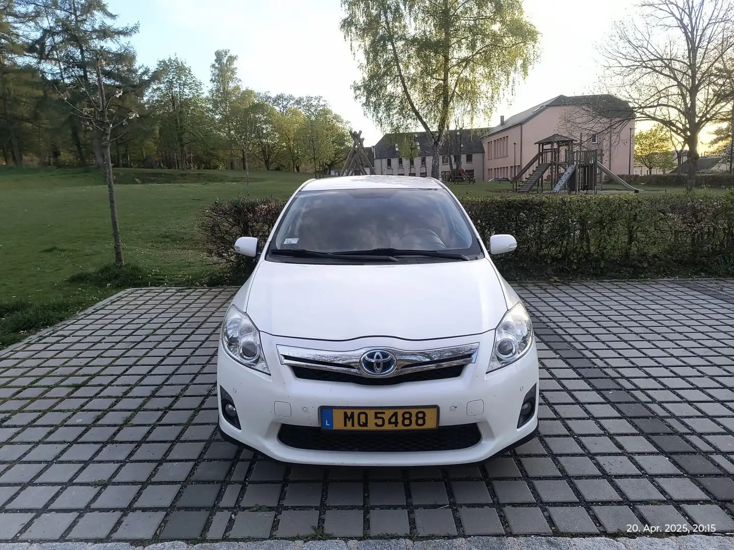 Toyota Auris Hybride 136h Dynamic 15" - 1